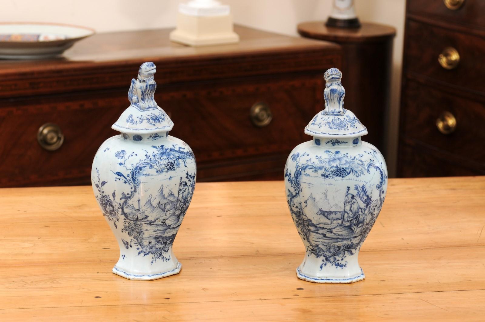 Pair of Late 18th Century Italian Porcelain Garniture Urns with Lids For Sale 1