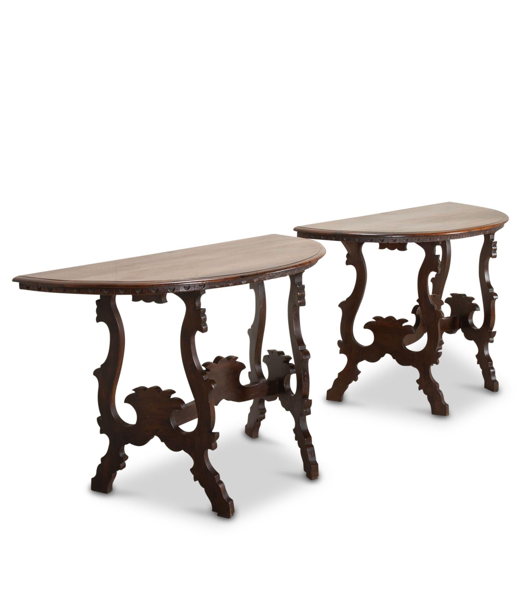 Country Pair of Late 18th Century Italian Walnut Console Tables For Sale