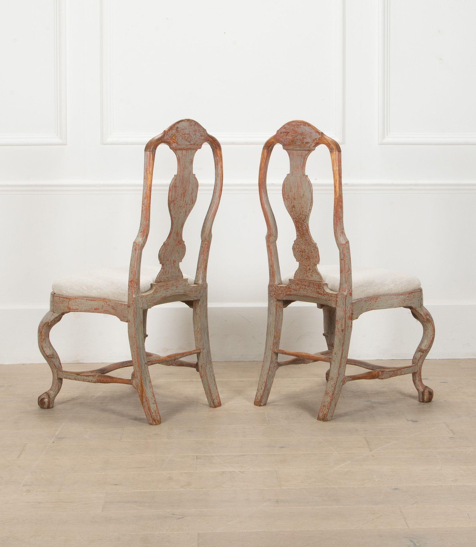 Rococo Paire de chaises rococo suédoises de la fin du XVIIIe siècle en vente