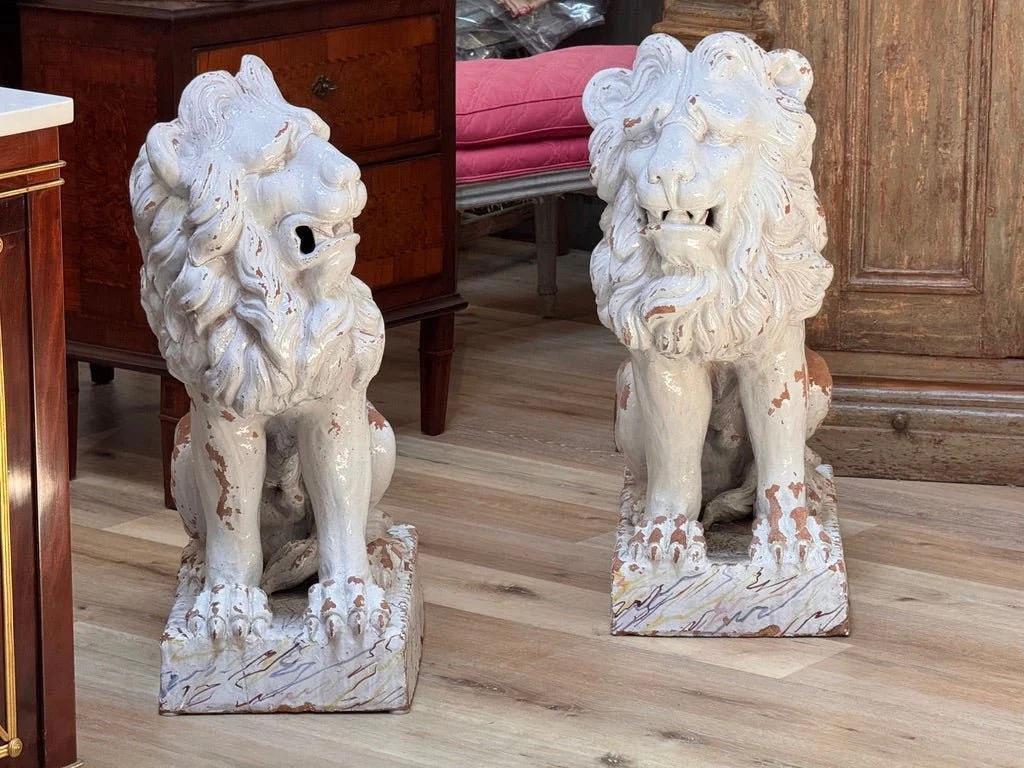 Barocco Pair of late 18th century terracotta lions from Naples in vendita