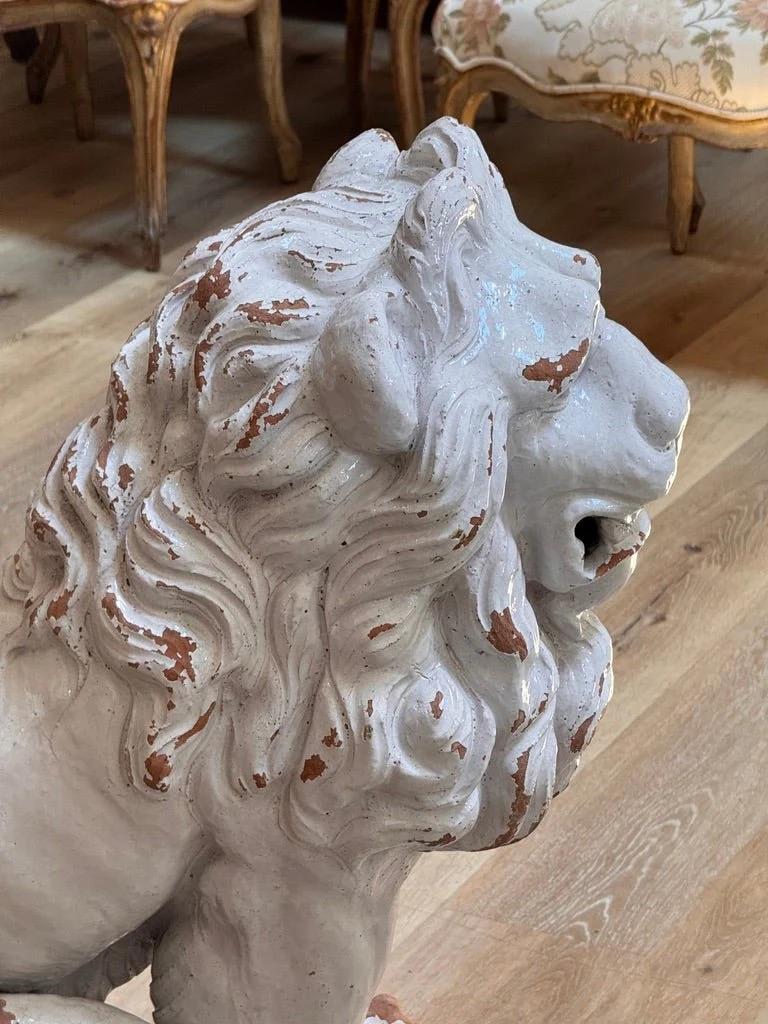 Policromo Pair of late 18th century terracotta lions from Naples in vendita