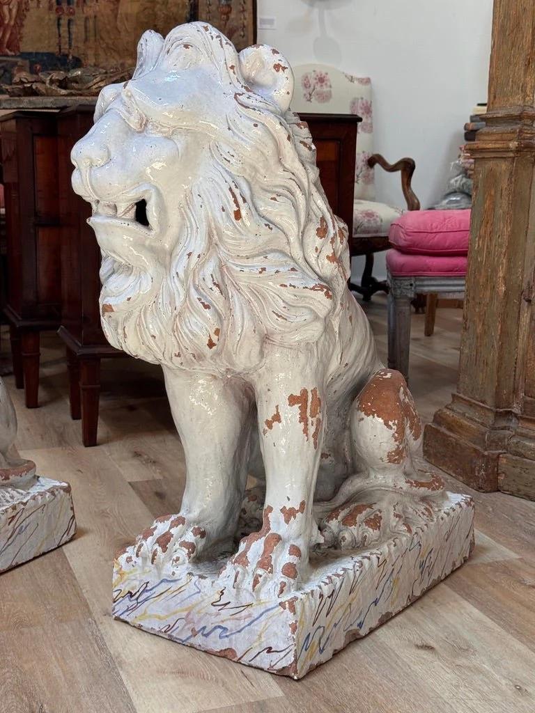 Pair of late 18th century terracotta lions from Naples In condizioni buone in vendita a Charlottesville, VA