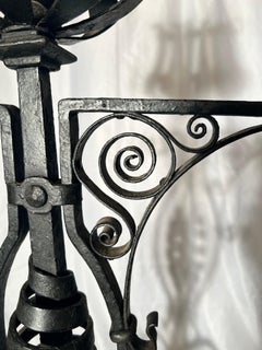 Paire de chenets de cheminée en fer forgé de la fin du XVIIIe siècle