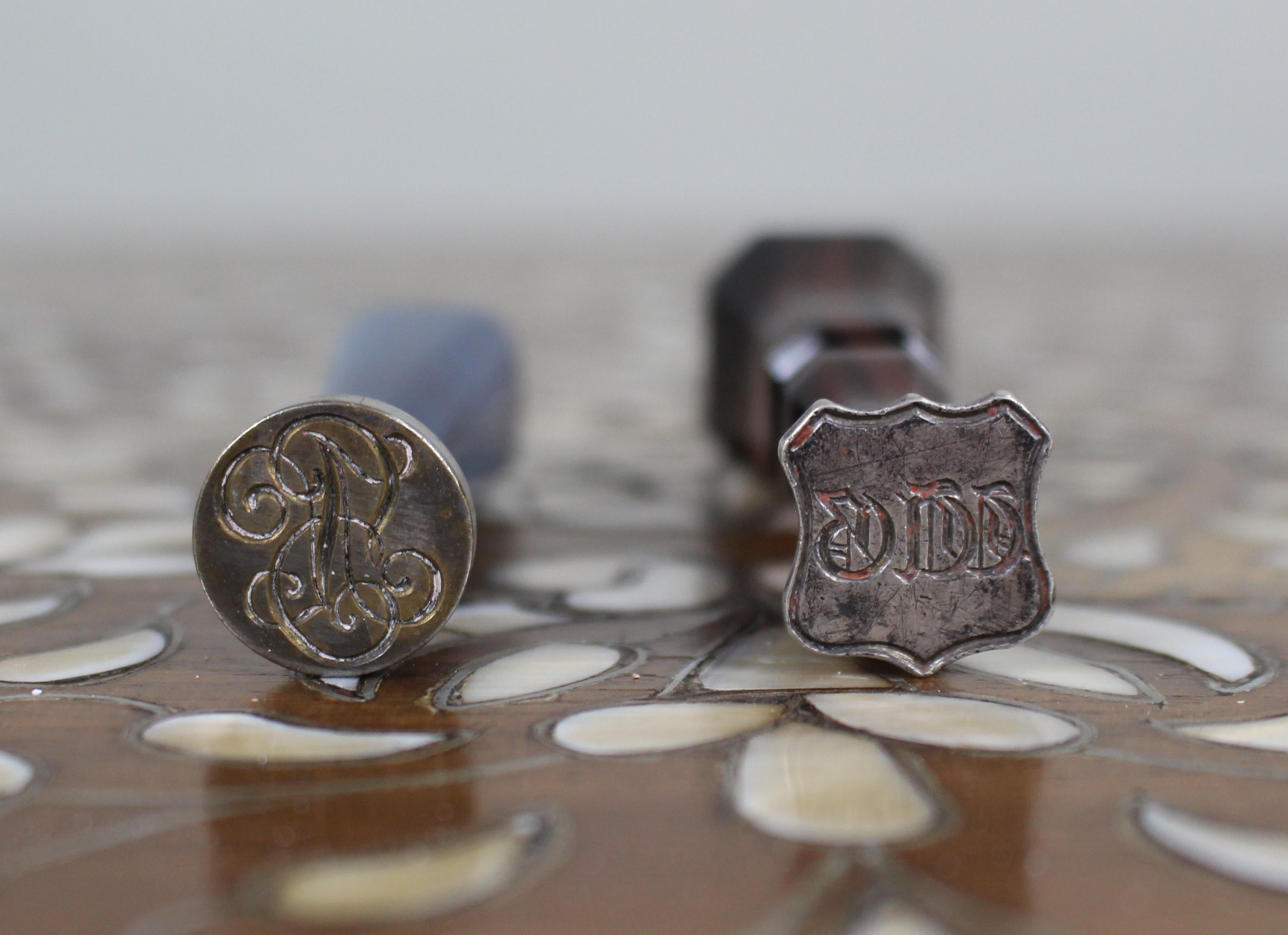 Pair of Late 19th c. Agate Monogram Wax Seals In Good Condition For Sale In Worcester, GB