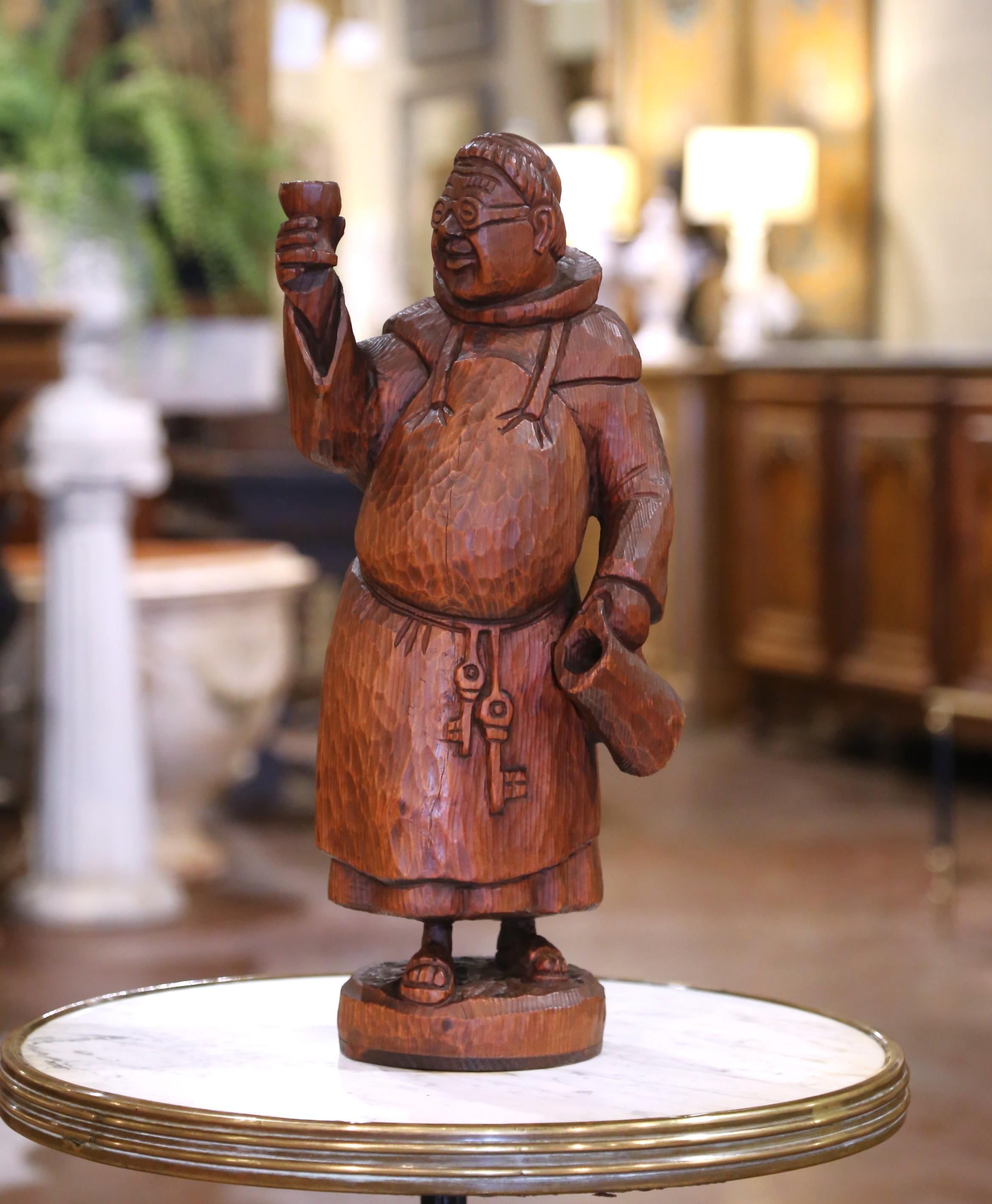 Français Paire de moines en chêne sculpté avec gobelets, de style Black Forest, datant de la fin du 19ème siècle. en vente