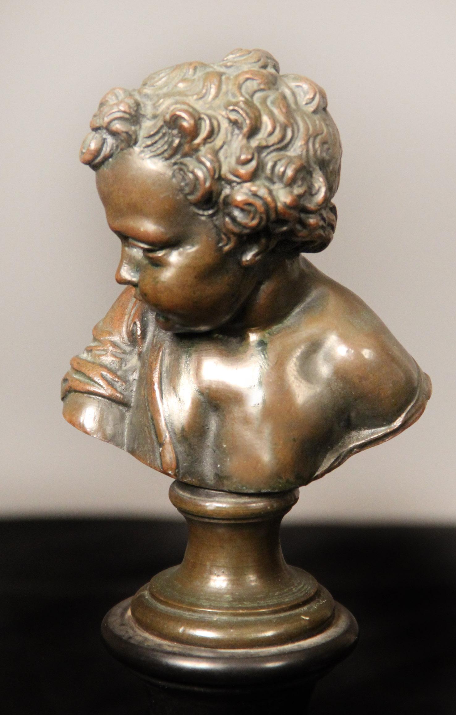 Belle Époque Paire de bustes en bronze de la fin du XIXe siècle par A. Mahuex en vente