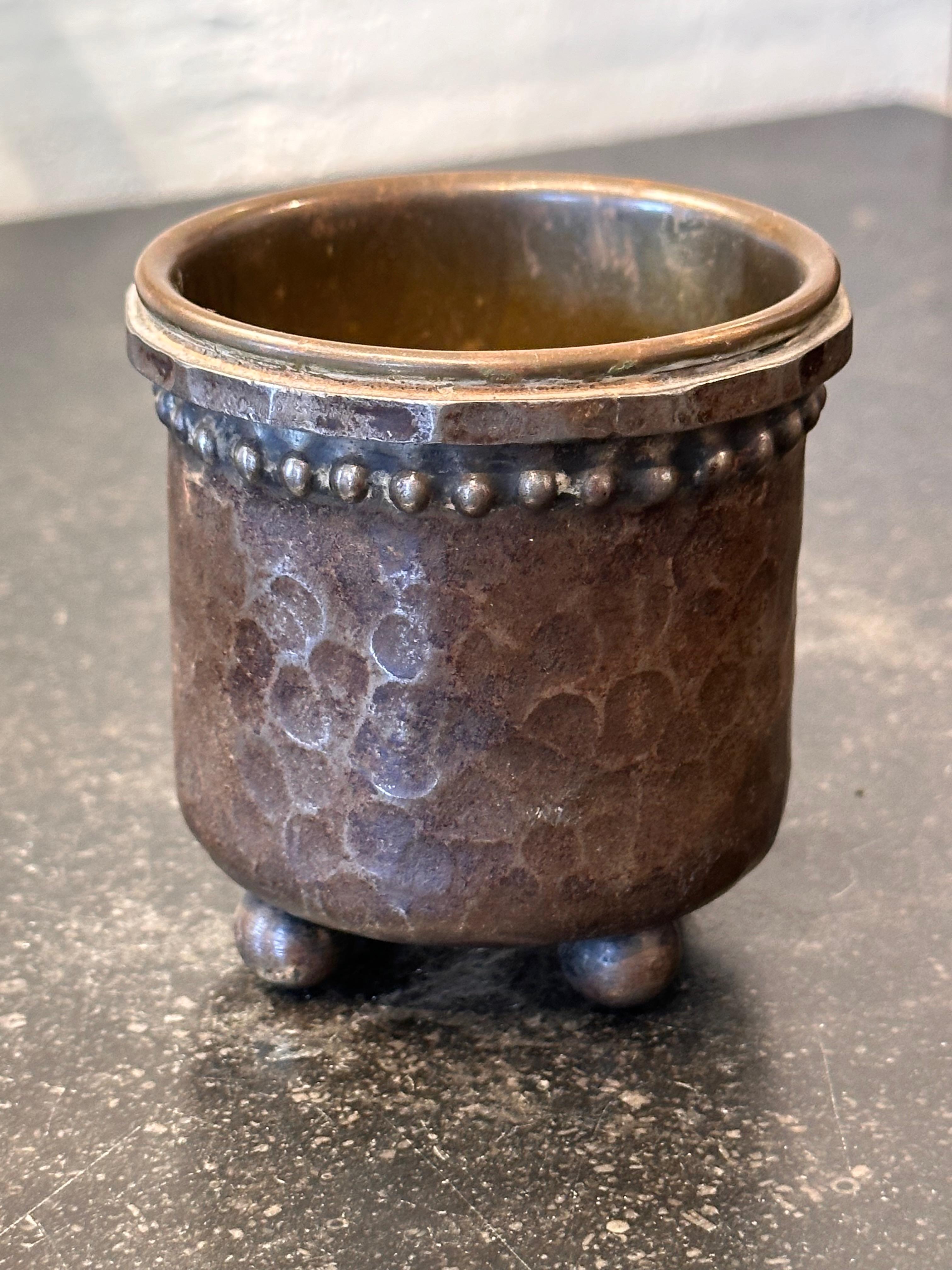 Pair of Late 19th Century Bronze Pots For Sale 1