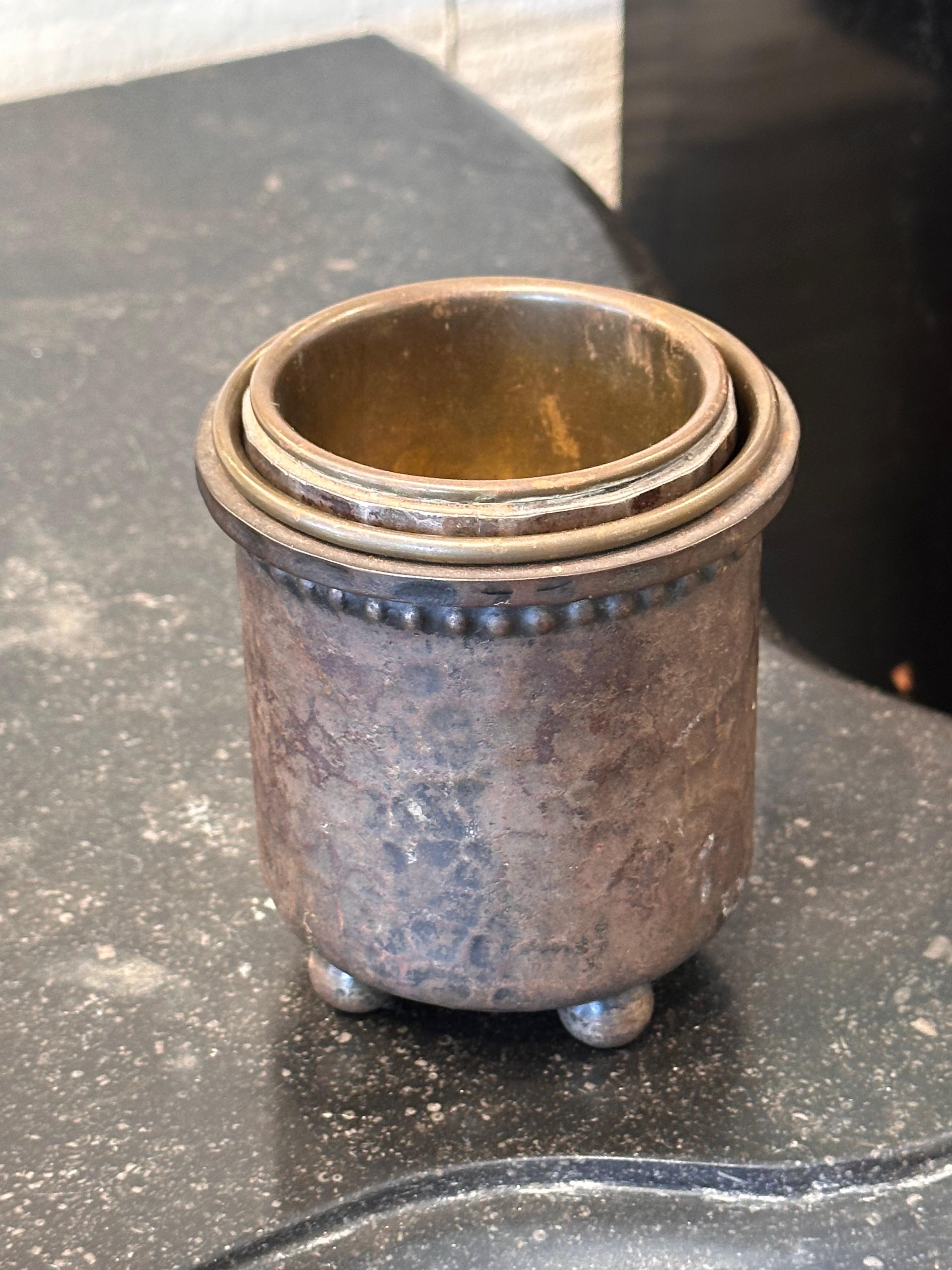 Bronze Paire de pots en bronze de la fin du 19e siècle en vente