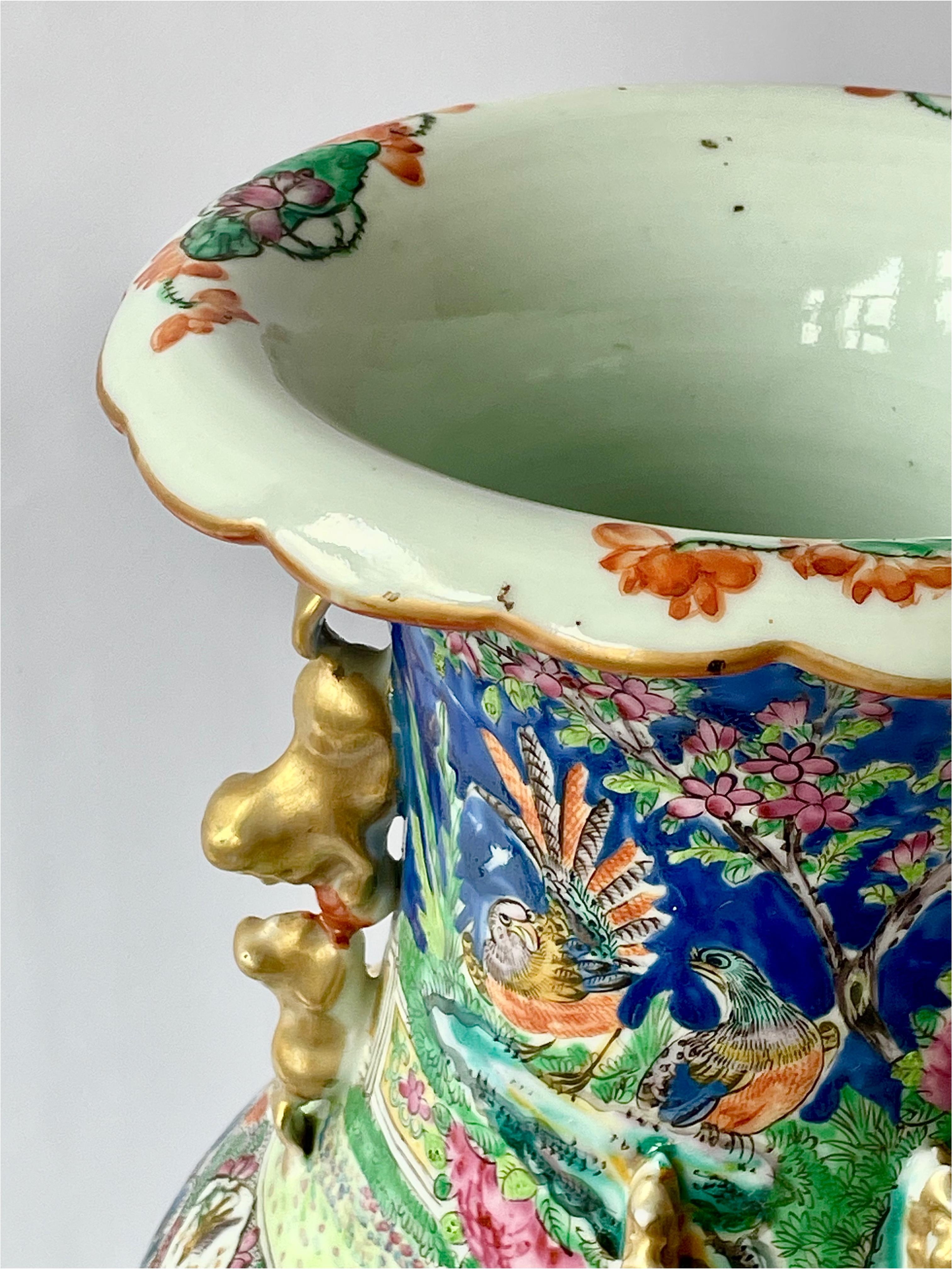 Pair of Late 19th Century Cantonese Famille Rose Vases in Porcelain For Sale 5