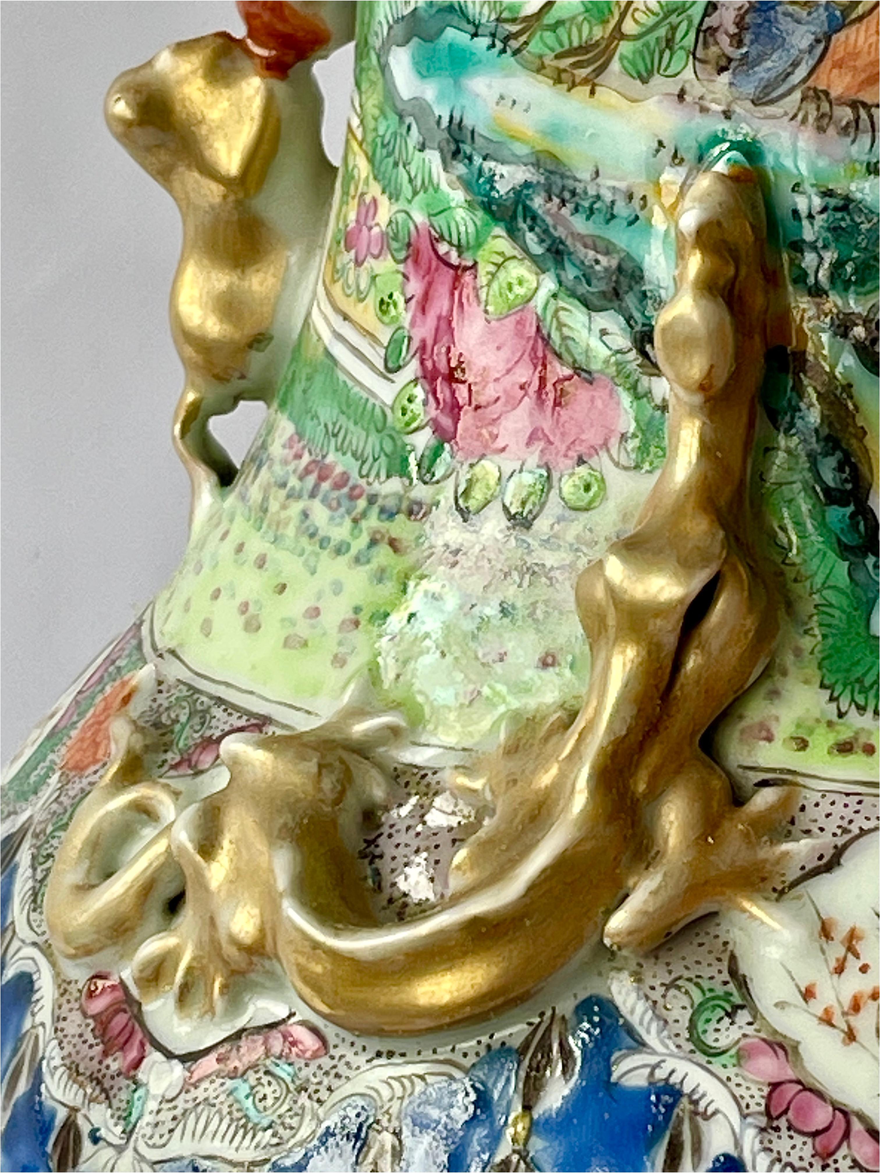 Paire de vases en porcelaine de la famille rose cantonaise de la fin du XIXe siècle en vente 8