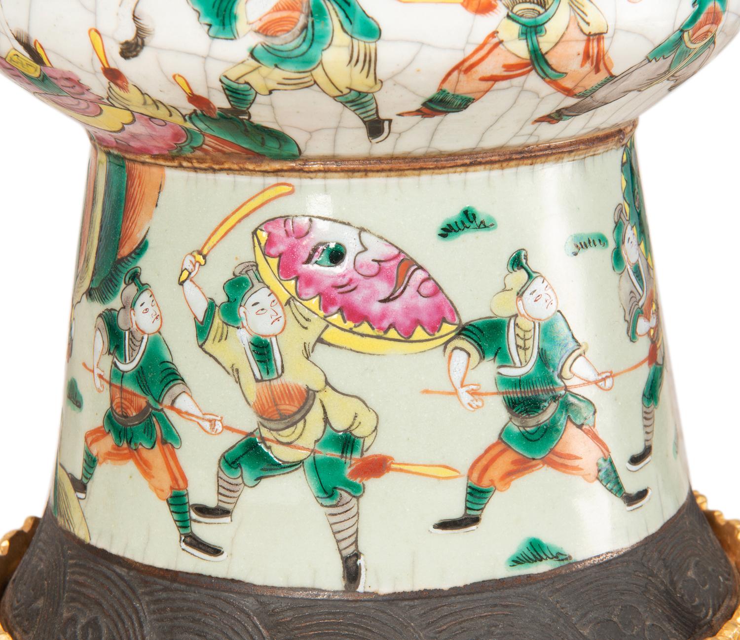 Paire de vases / lampes en faïence craquelée de Chine de la fin du 19e siècle en vente 3