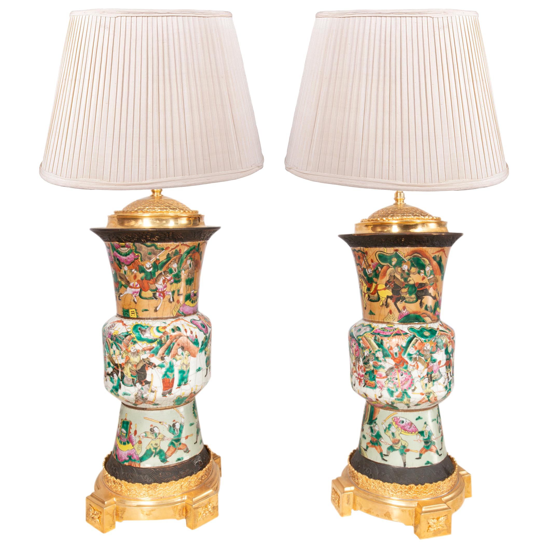 Paire de vases / lampes en faïence craquelée de Chine de la fin du 19e siècle en vente