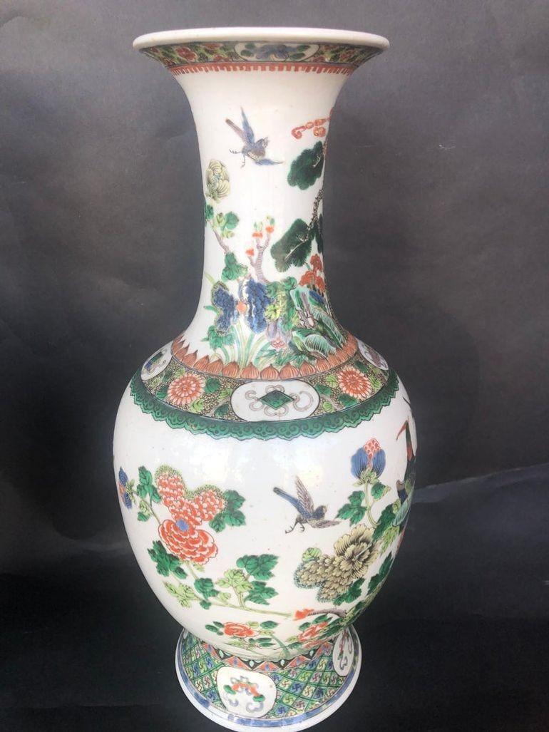 Pair of Late 19th Century Chinese Famille Verte Vases For Sale 2