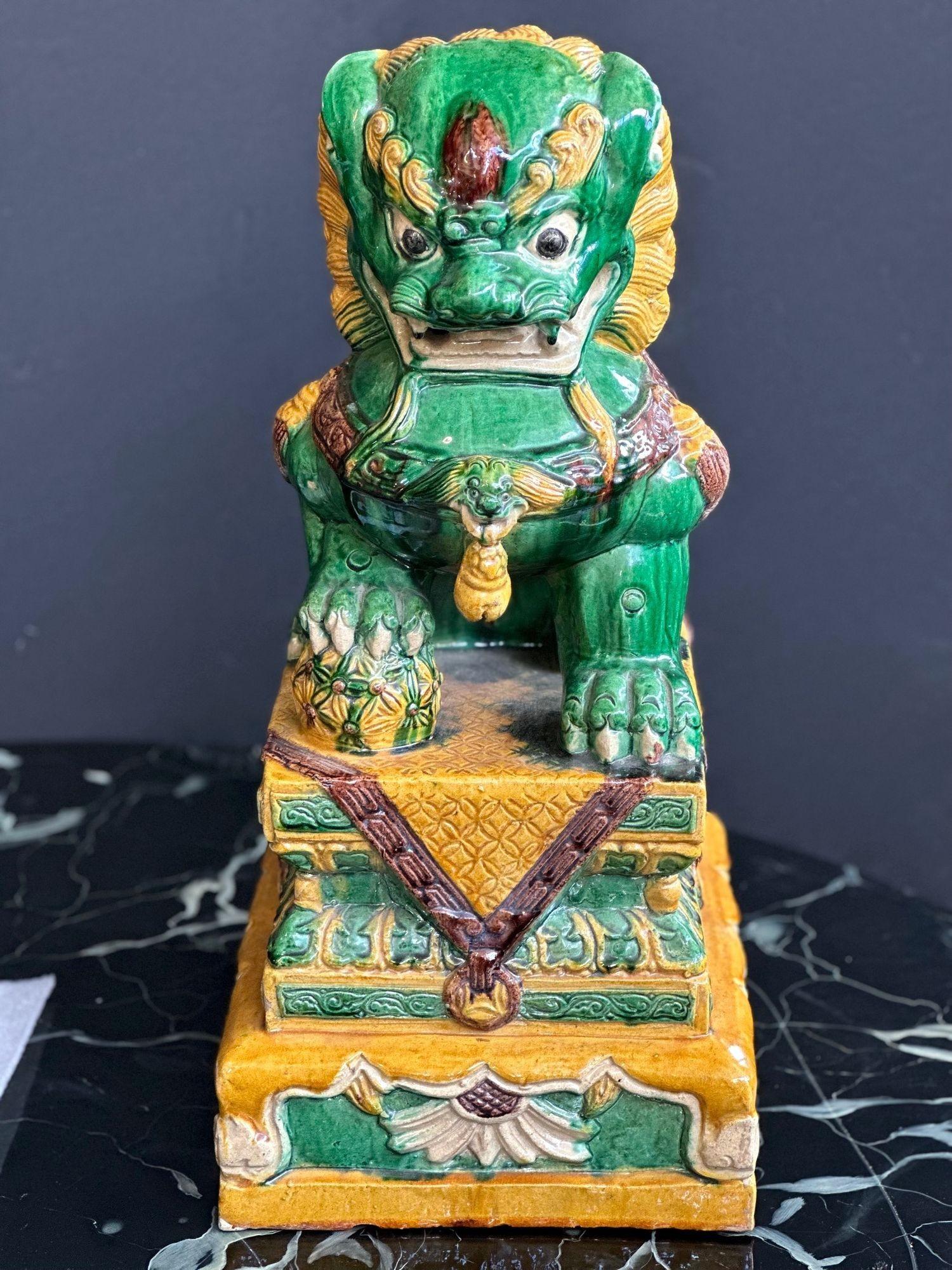 Pair of Late 19th Century Chinese Porcelain Foo Dogs In Good Condition For Sale In Los Angeles, CA