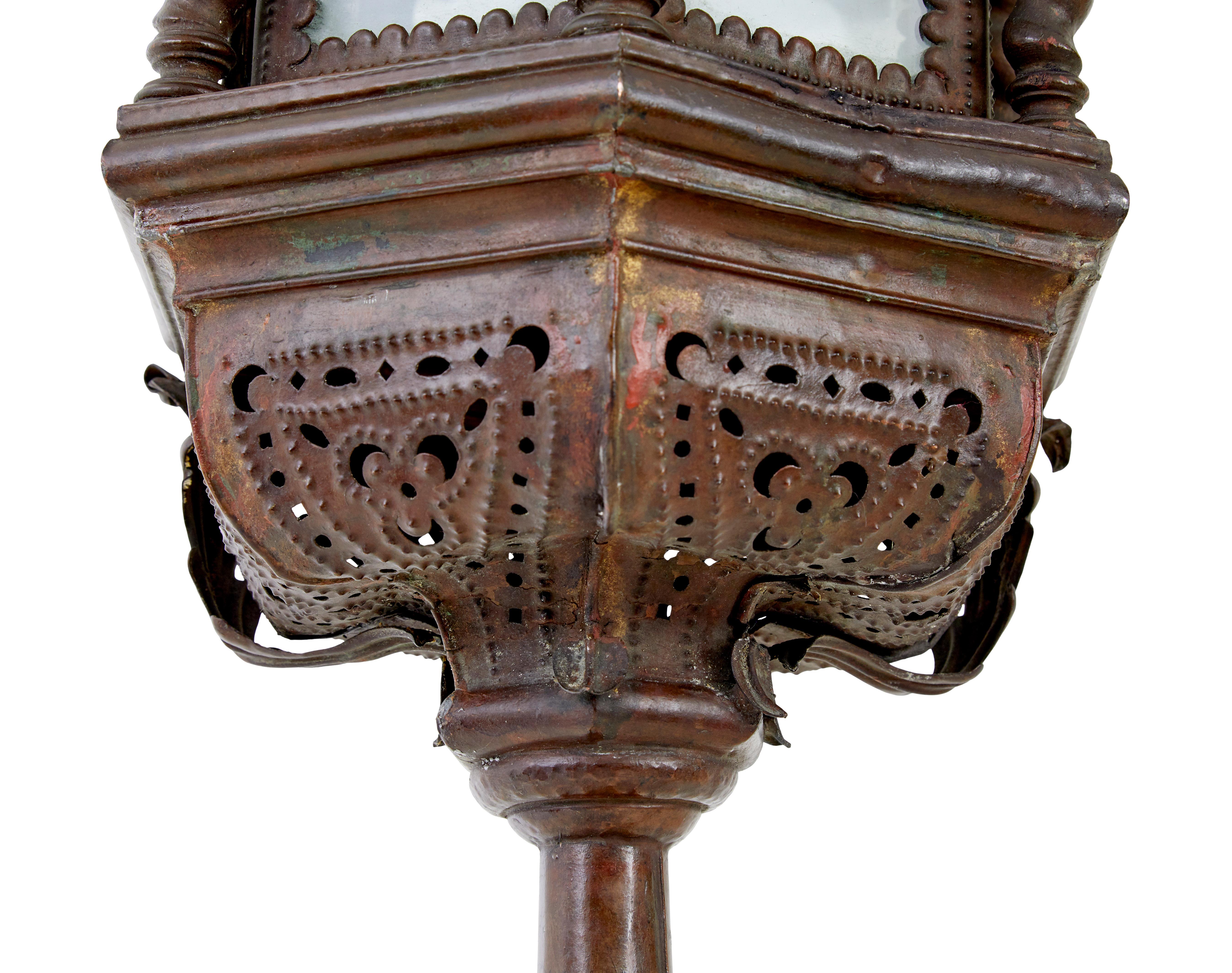 Pair of late 19th century copper Venetian lamps on poles For Sale 2