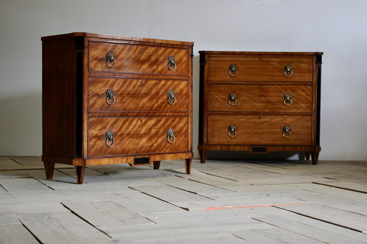 Pair of Late 19th Century Danish Walnut Commodes In Excellent Condition In Gloucestershire, GB