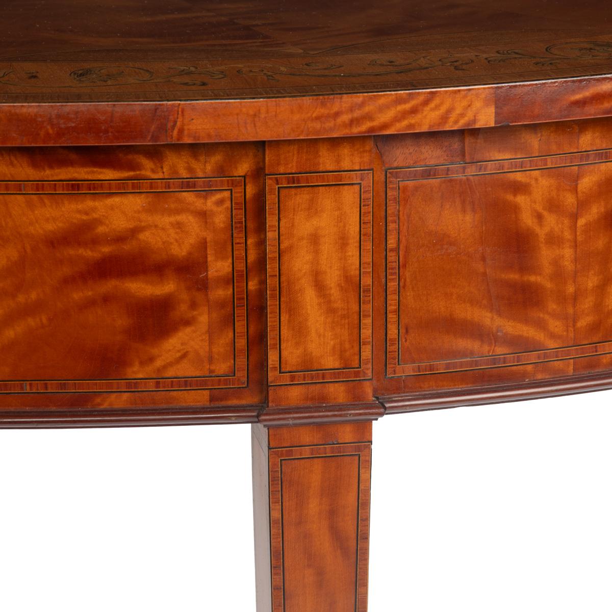 Citronnier Paire de tables d'appoint ou de console Demilune de style néoclassique de la fin du XIXe siècle en vente