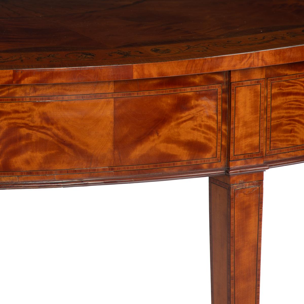 Paire de tables d'appoint ou de console Demilune de style néoclassique de la fin du XIXe siècle en vente 1