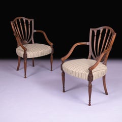 Paire de fauteuils anglais de la fin du XIXe siècle de style Hepplewhite