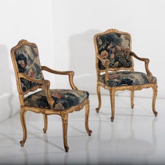 Pareja de sillones de salón ingleses Bertram & Son de madera dorada de finales del siglo XIX