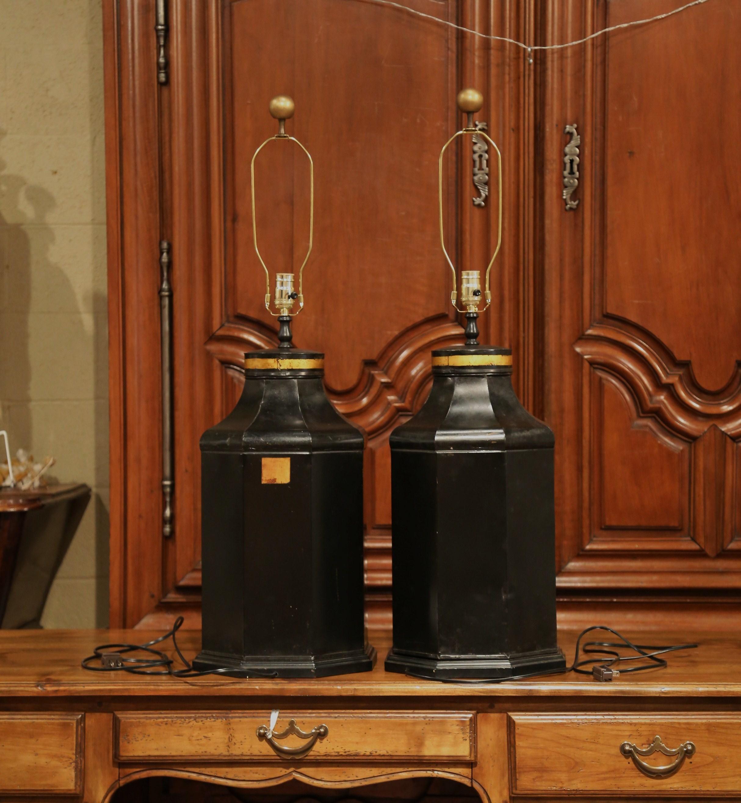 Pair of 19th Century English Painted and Gilt Tole Tea Canisters Table Lamps 7