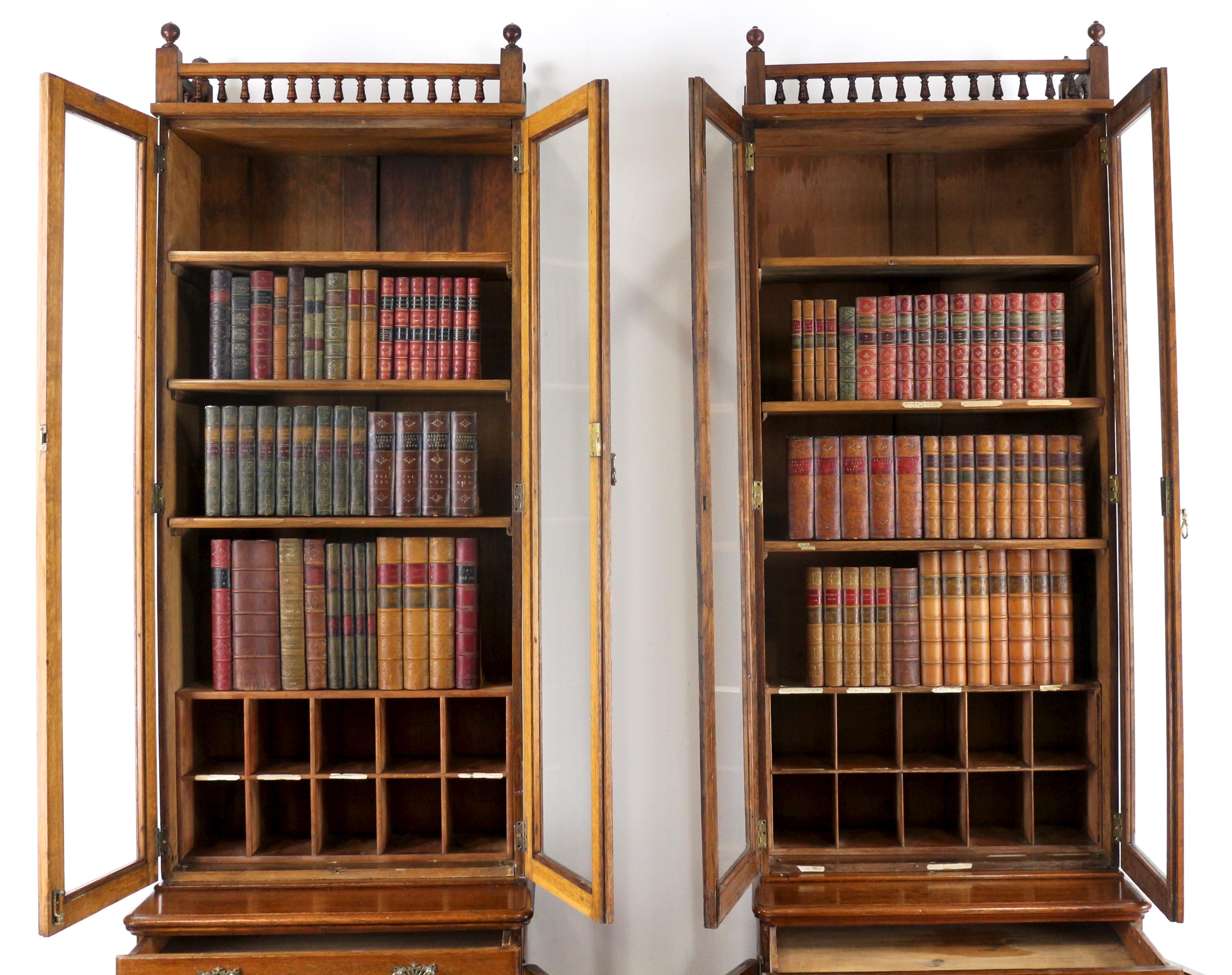 Coppia di librerie strette in Oak Oak della fine del 19° secolo. in vendita 2