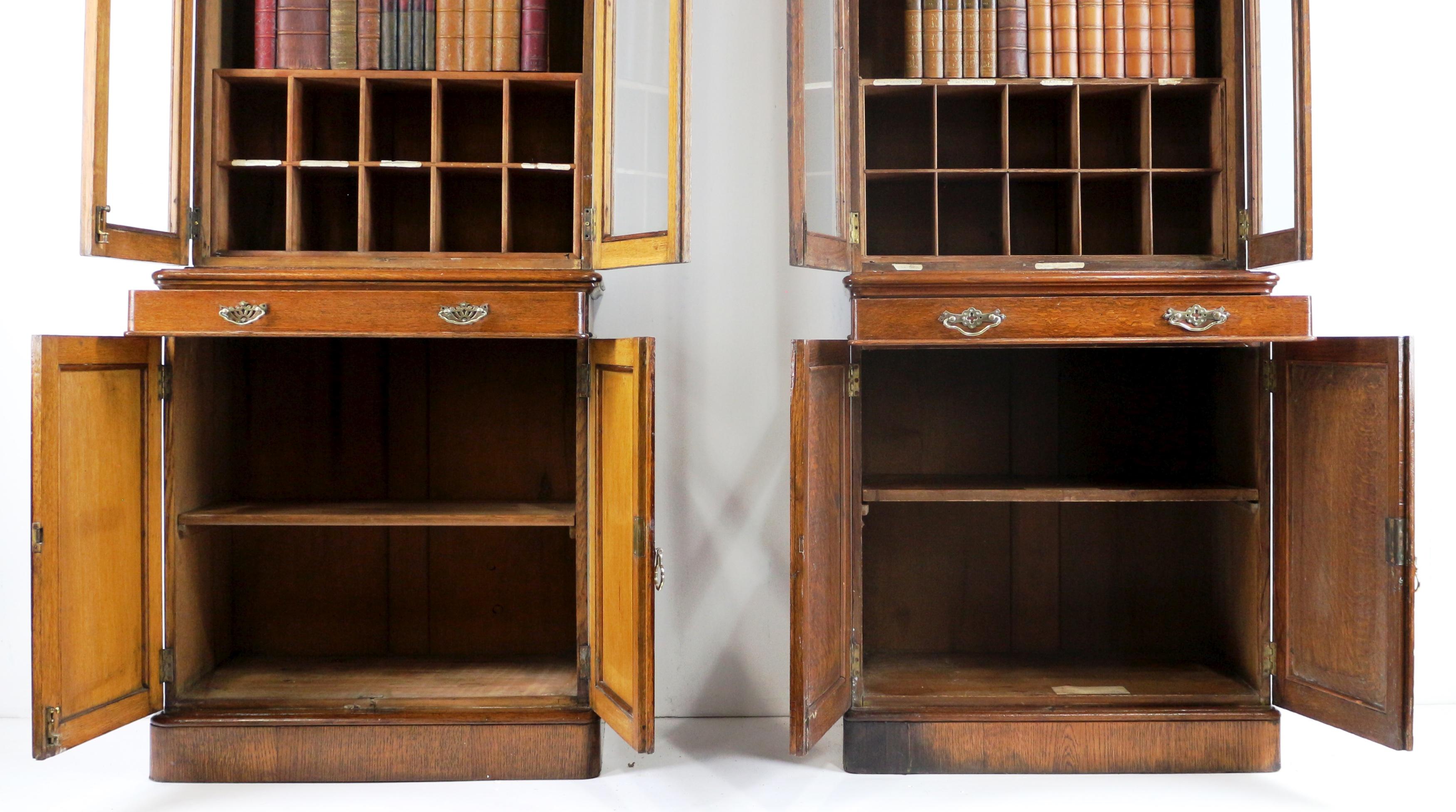 Coppia di librerie strette in Oak Oak della fine del 19° secolo. in vendita 3