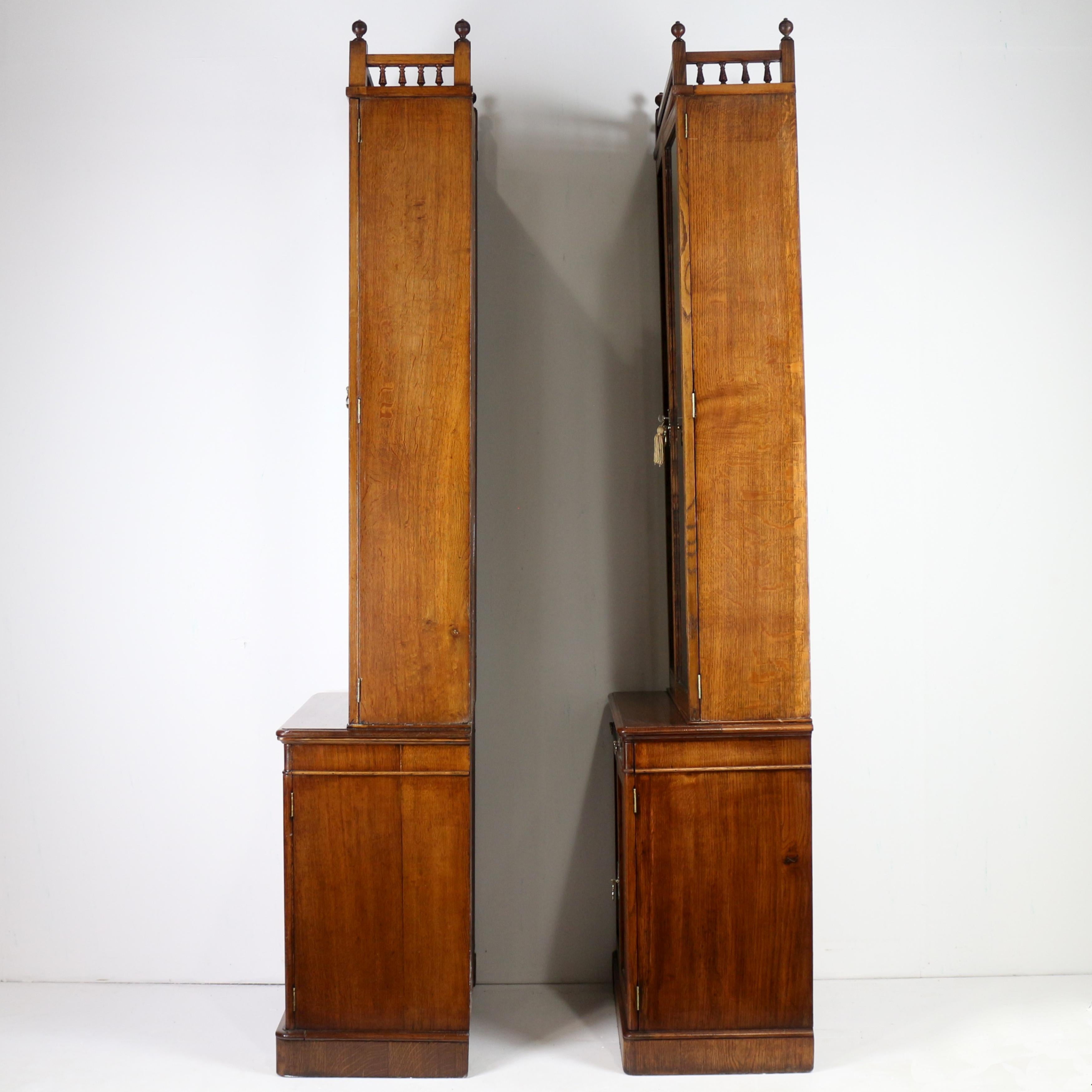 Coppia di librerie strette in Oak Oak della fine del 19° secolo. in vendita 4