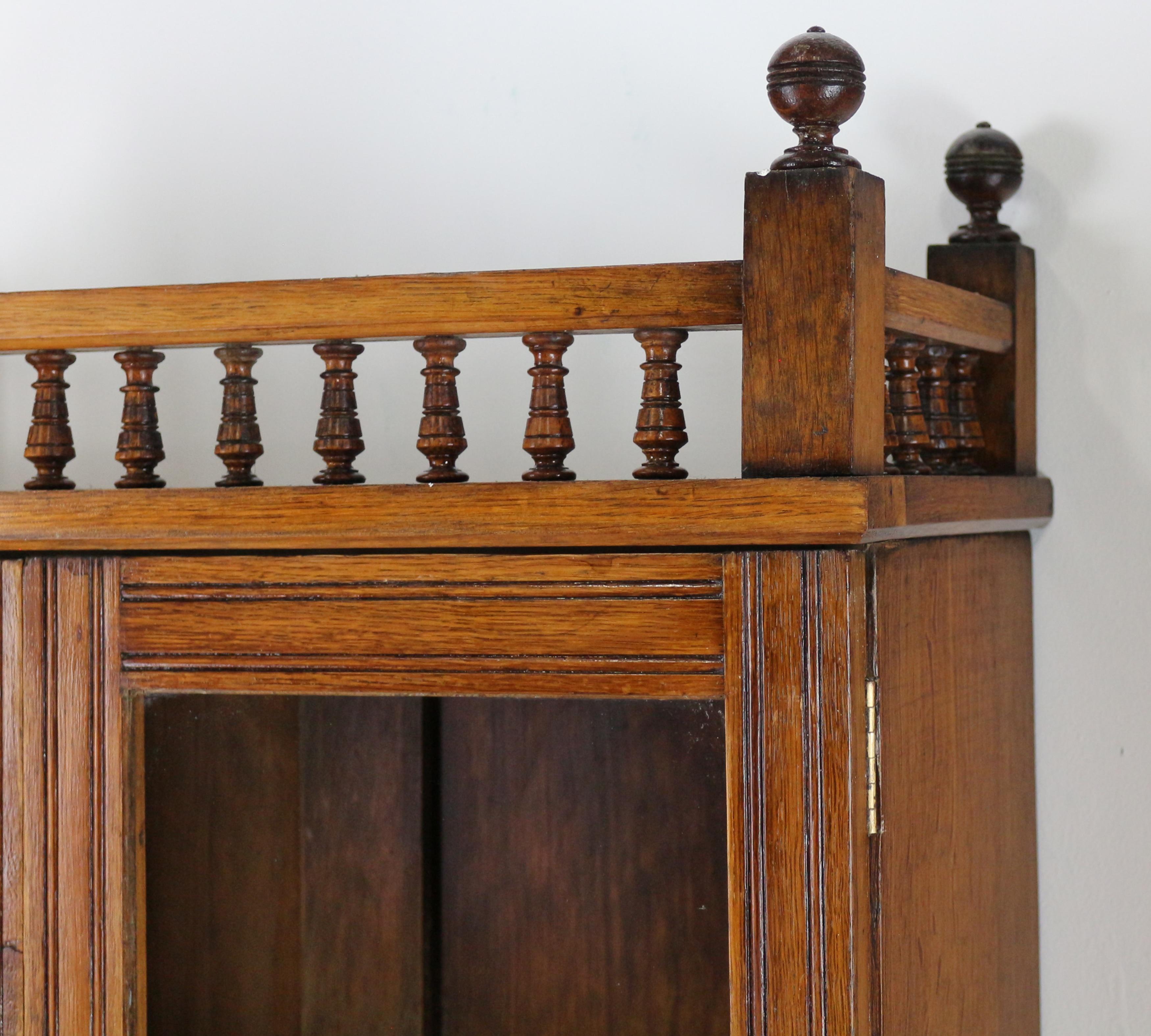 Coppia di librerie strette in Oak Oak della fine del 19° secolo. in vendita 6