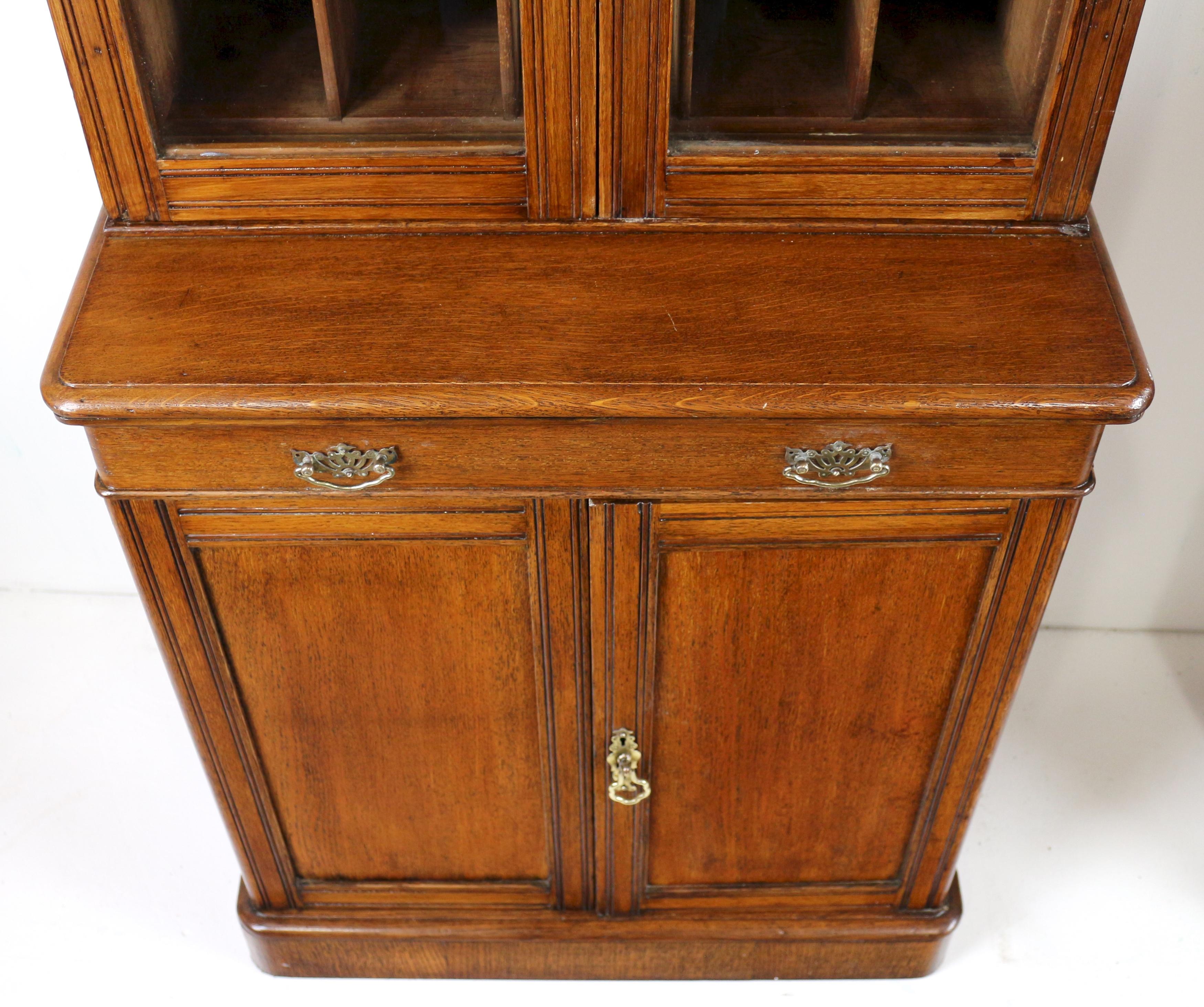 Coppia di librerie strette in Oak Oak della fine del 19° secolo. in vendita 9