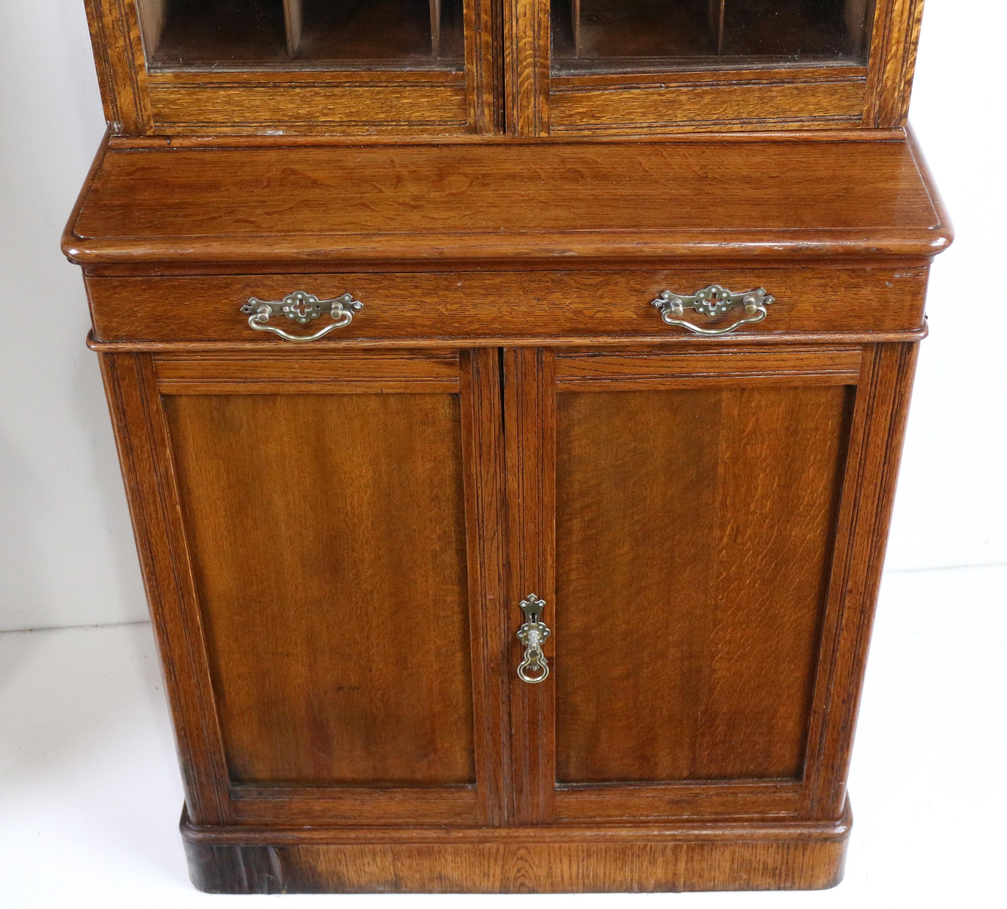 Coppia di librerie strette in Oak Oak della fine del 19° secolo. in vendita 10