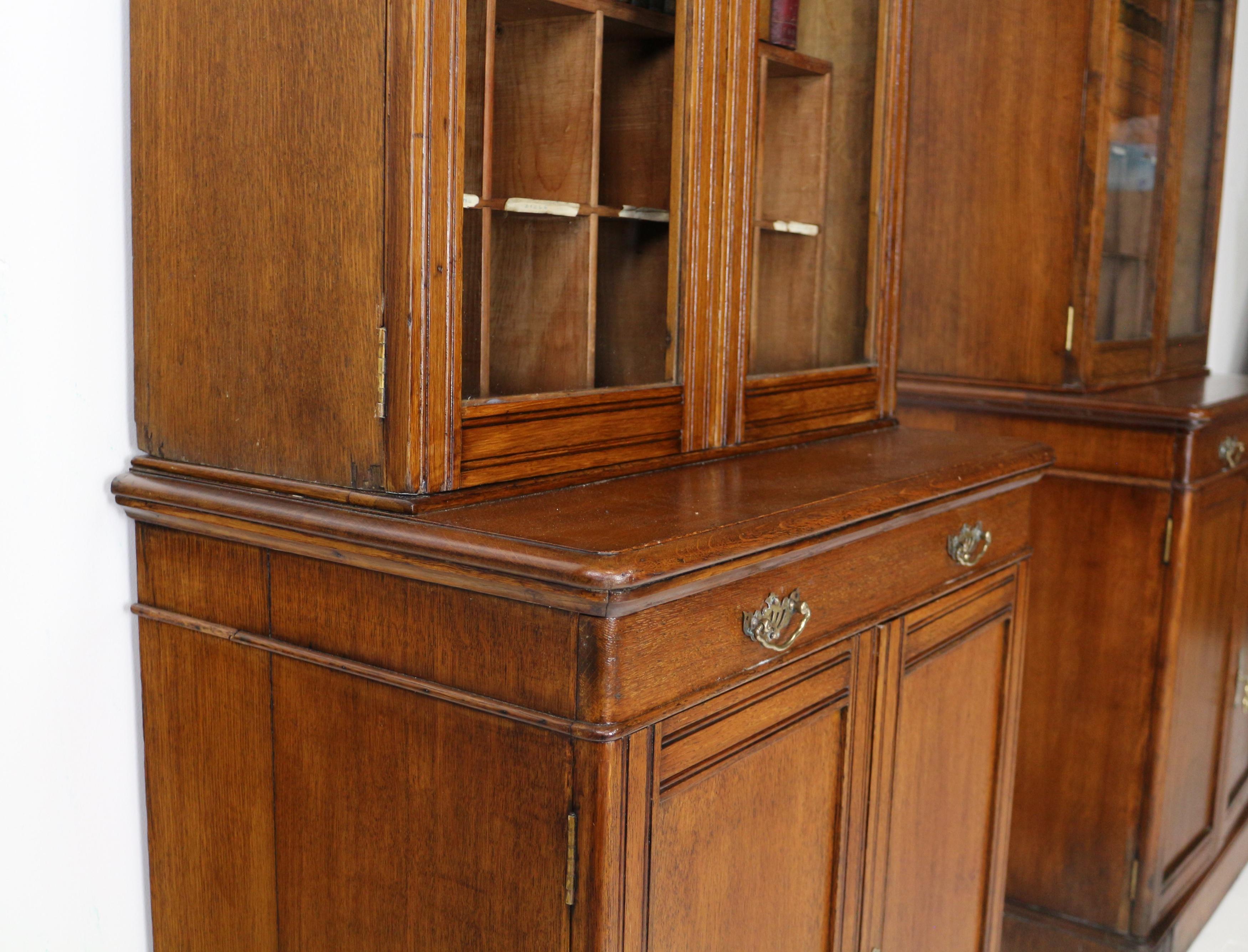 Coppia di librerie strette in Oak Oak della fine del 19° secolo. in vendita 11