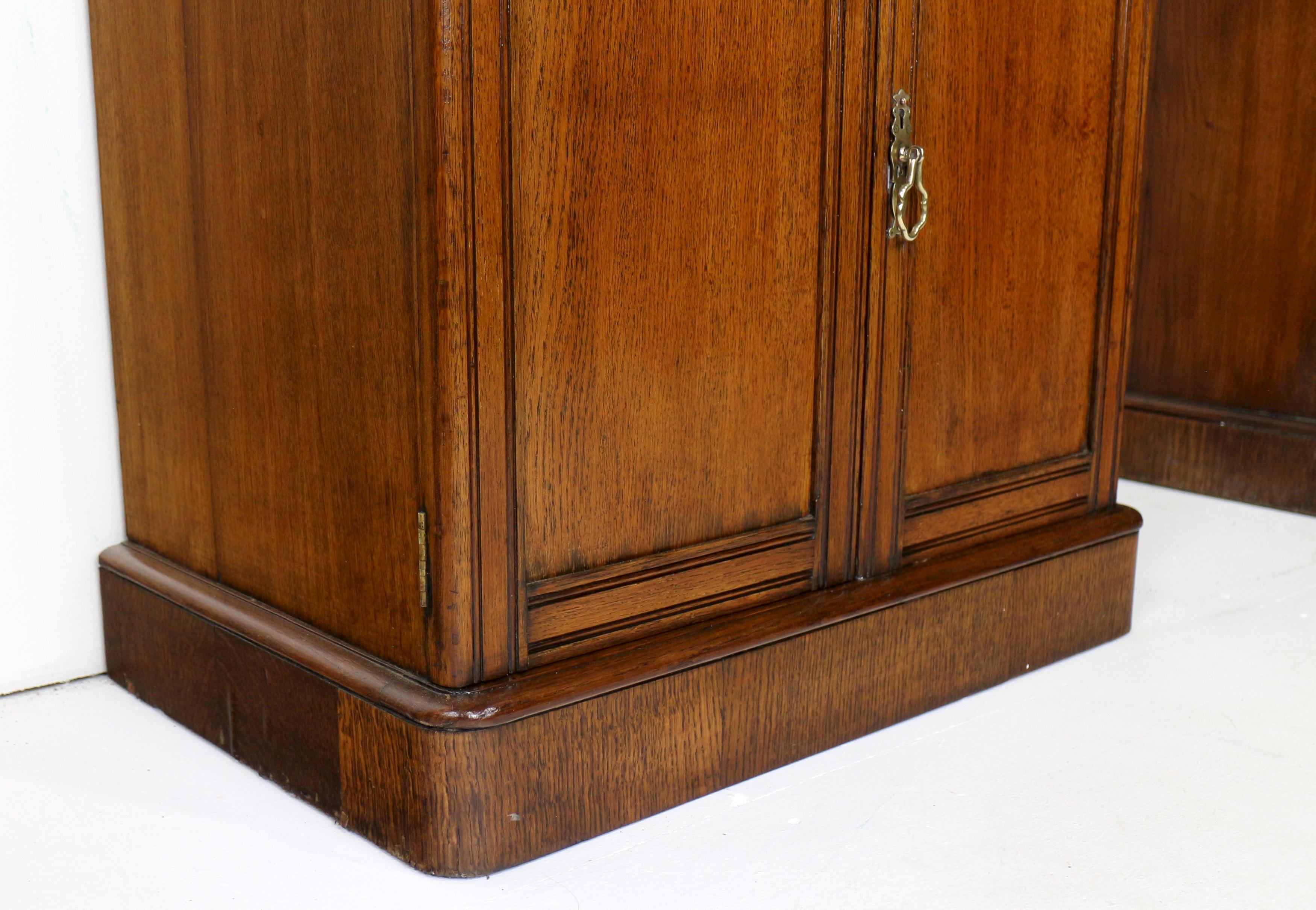 Coppia di librerie strette in Oak Oak della fine del 19° secolo. in vendita 12