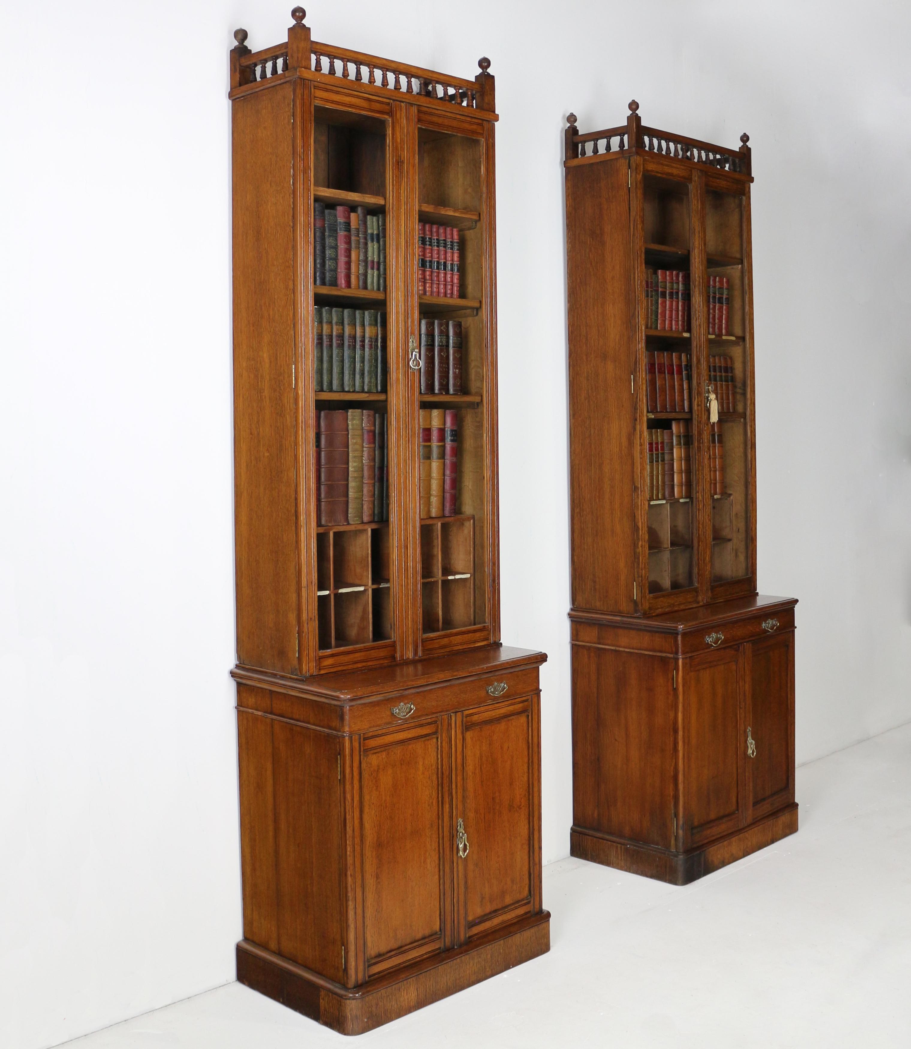 Coppia di librerie strette in Oak Oak della fine del 19° secolo. In condizioni buone in vendita a Glasgow, GB