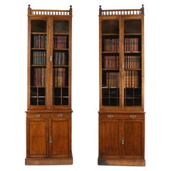 Coppia di librerie strette in Oak Oak della fine del 19° secolo.