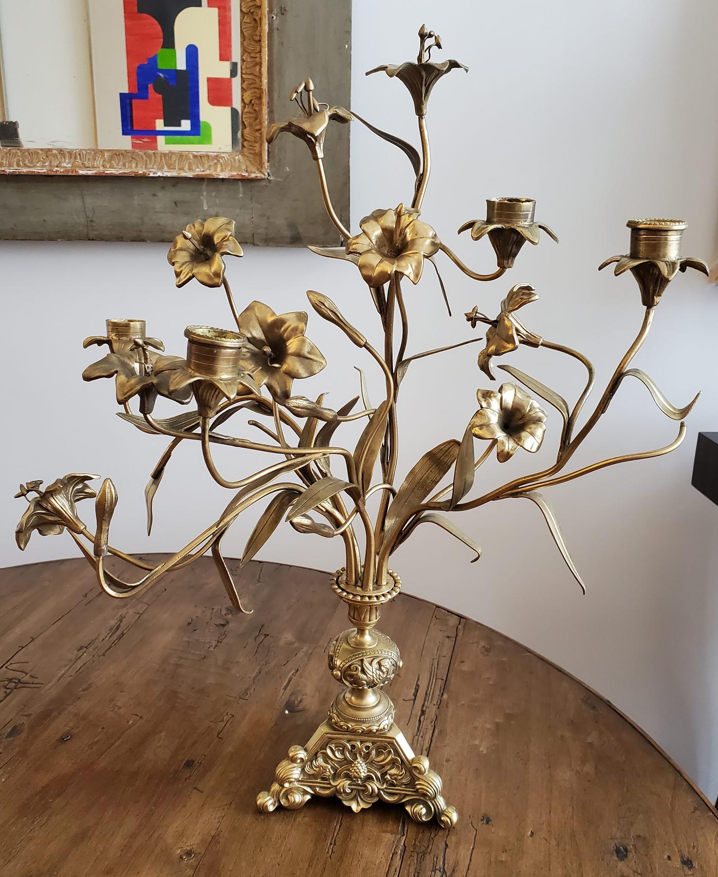 Paar französische Messingblumen-Kandelaber des späten 19. (Französische Provence) im Angebot