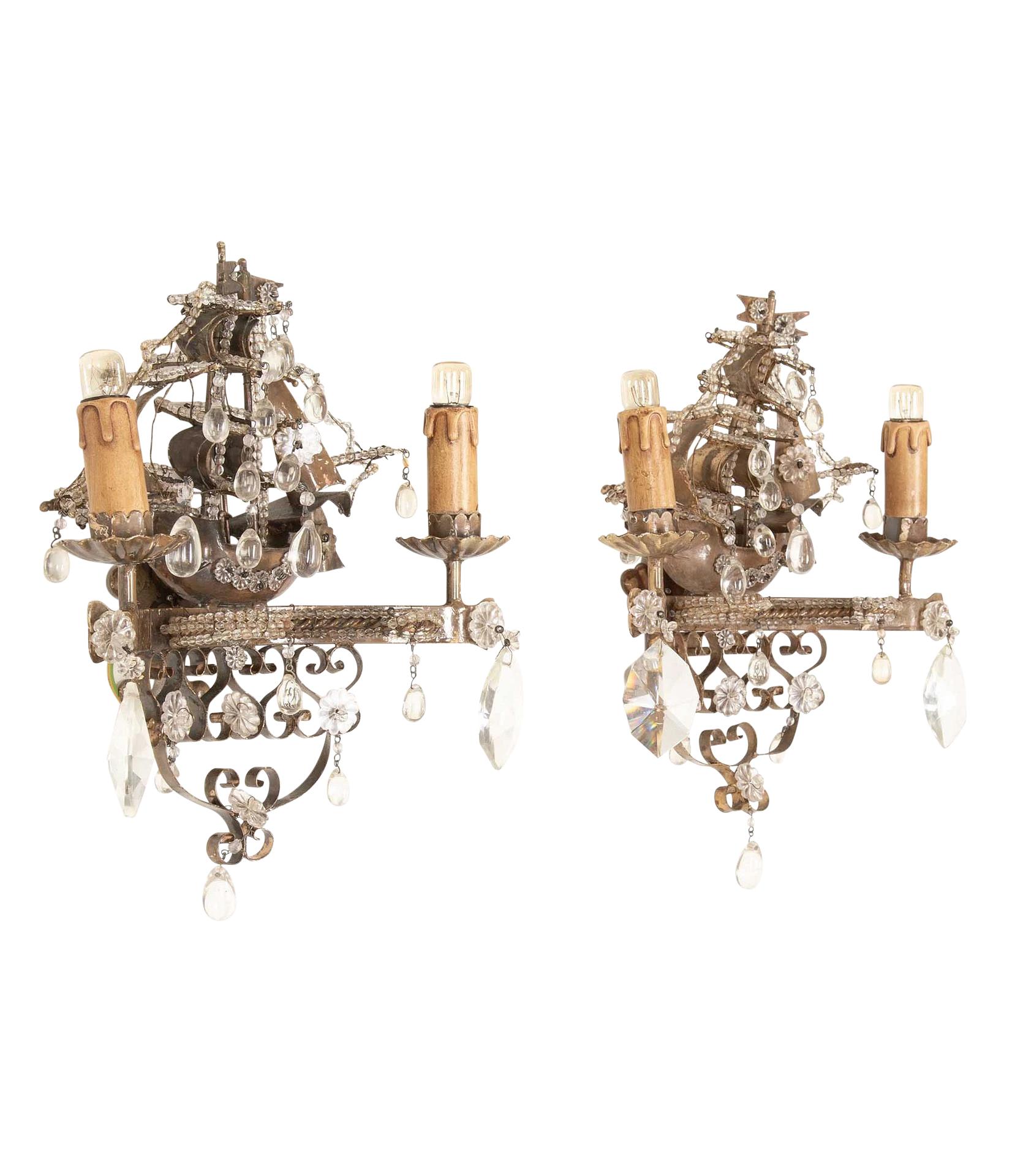 Pareja de apliques de galeón decorativos franceses de finales del siglo XIX Vidrio cortado en venta