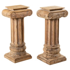 Coppia di colonne o piedistalli in faggio intagliato a mano francesi della fine del XIX secolo, H. 35".