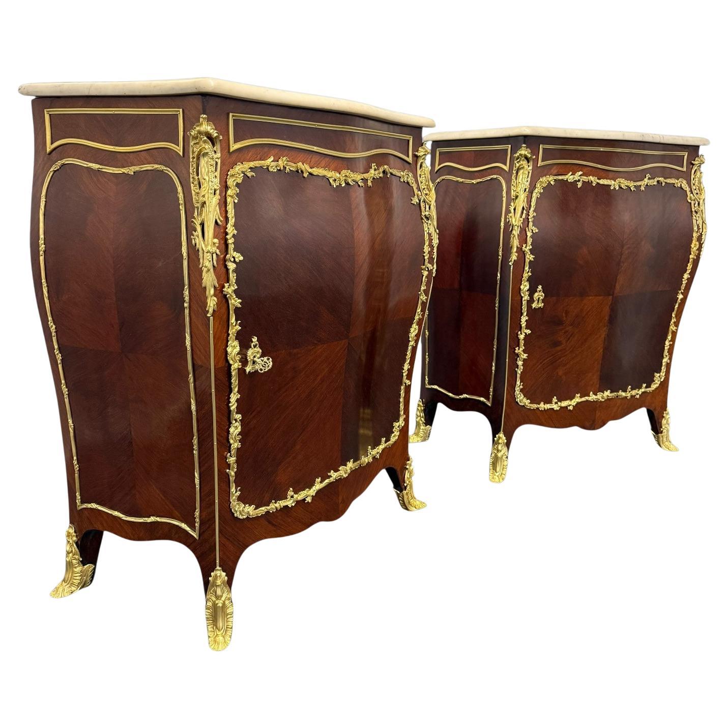 Pareja de armarios bomba franceses de madera de rey de finales del siglo XIX, de E. Kahn en venta