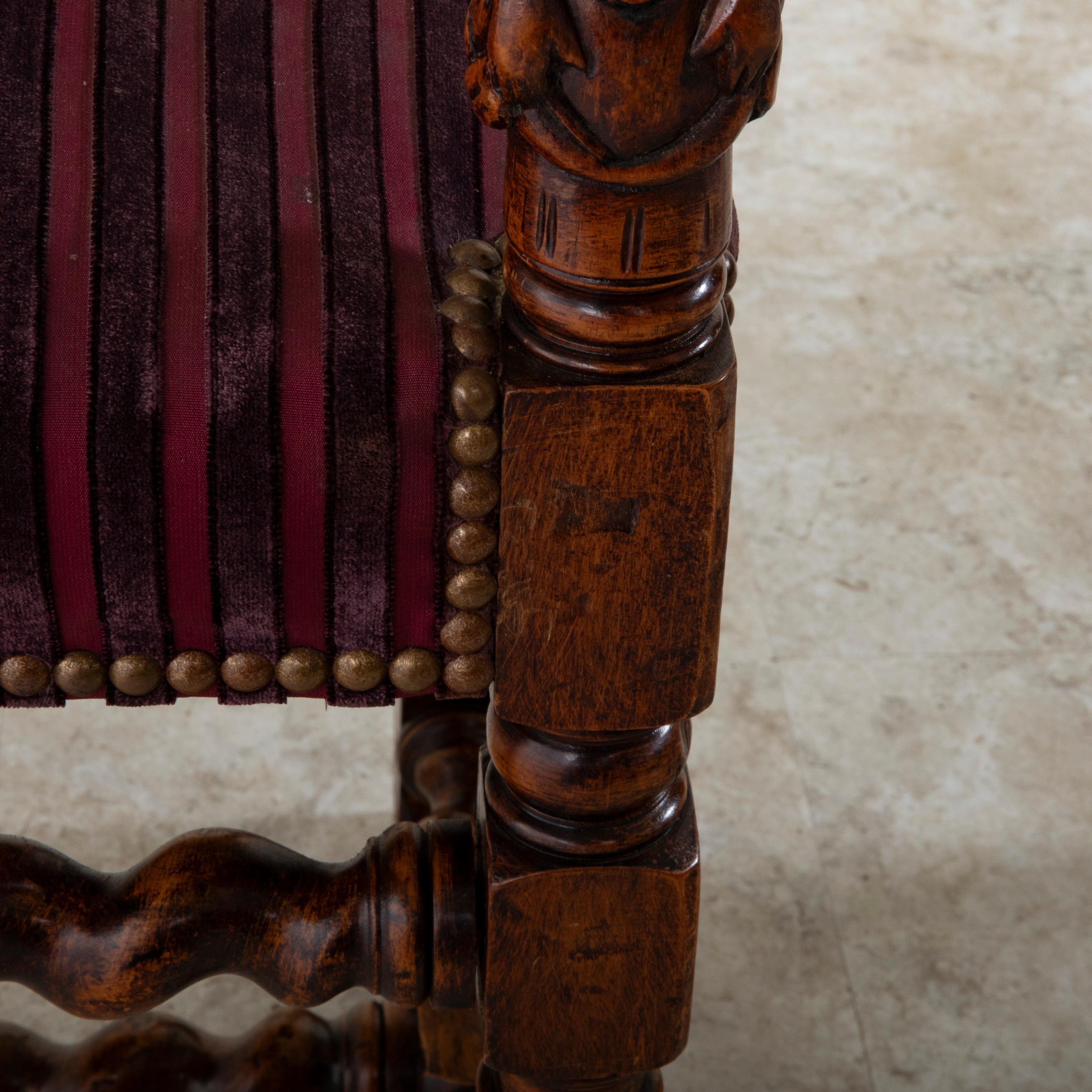 Paire de fauteuils en chêne sculpté à la main de style Louis XIII de la fin du 19ème siècle français en vente 6