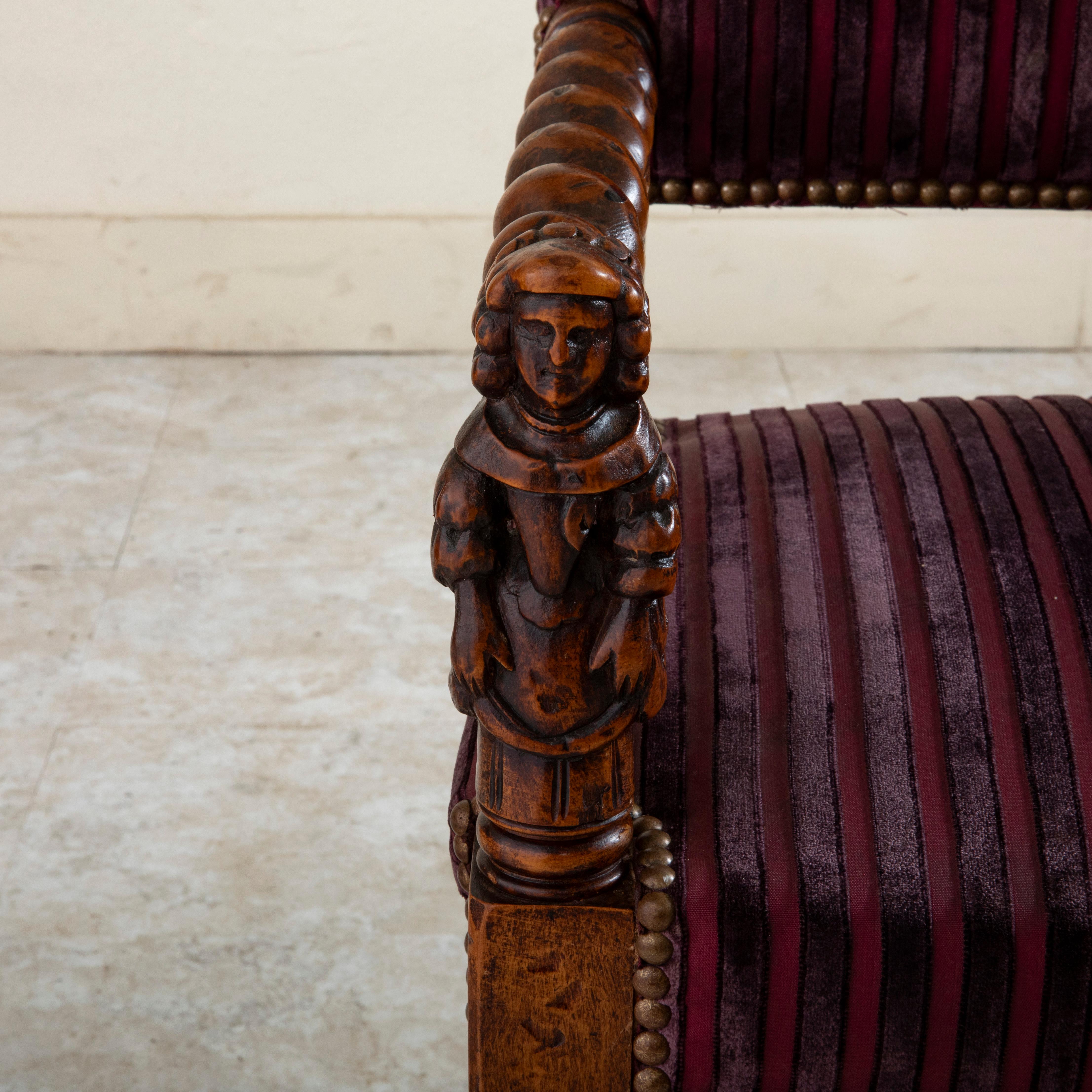 Paire de fauteuils en chêne sculpté à la main de style Louis XIII de la fin du 19ème siècle français en vente 7
