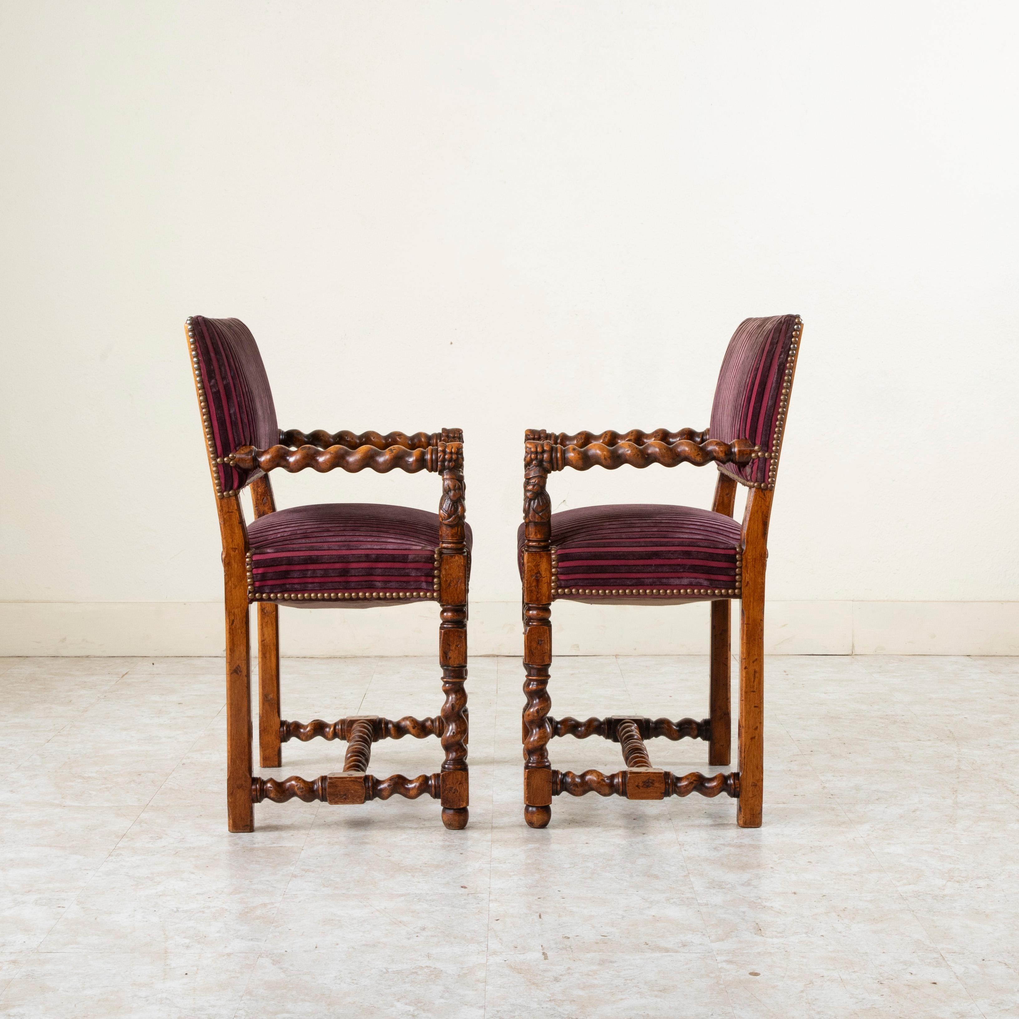 Pair of Late 19th Century French Louis XIII Style Hand Carved Oak Armchairs For Sale 1