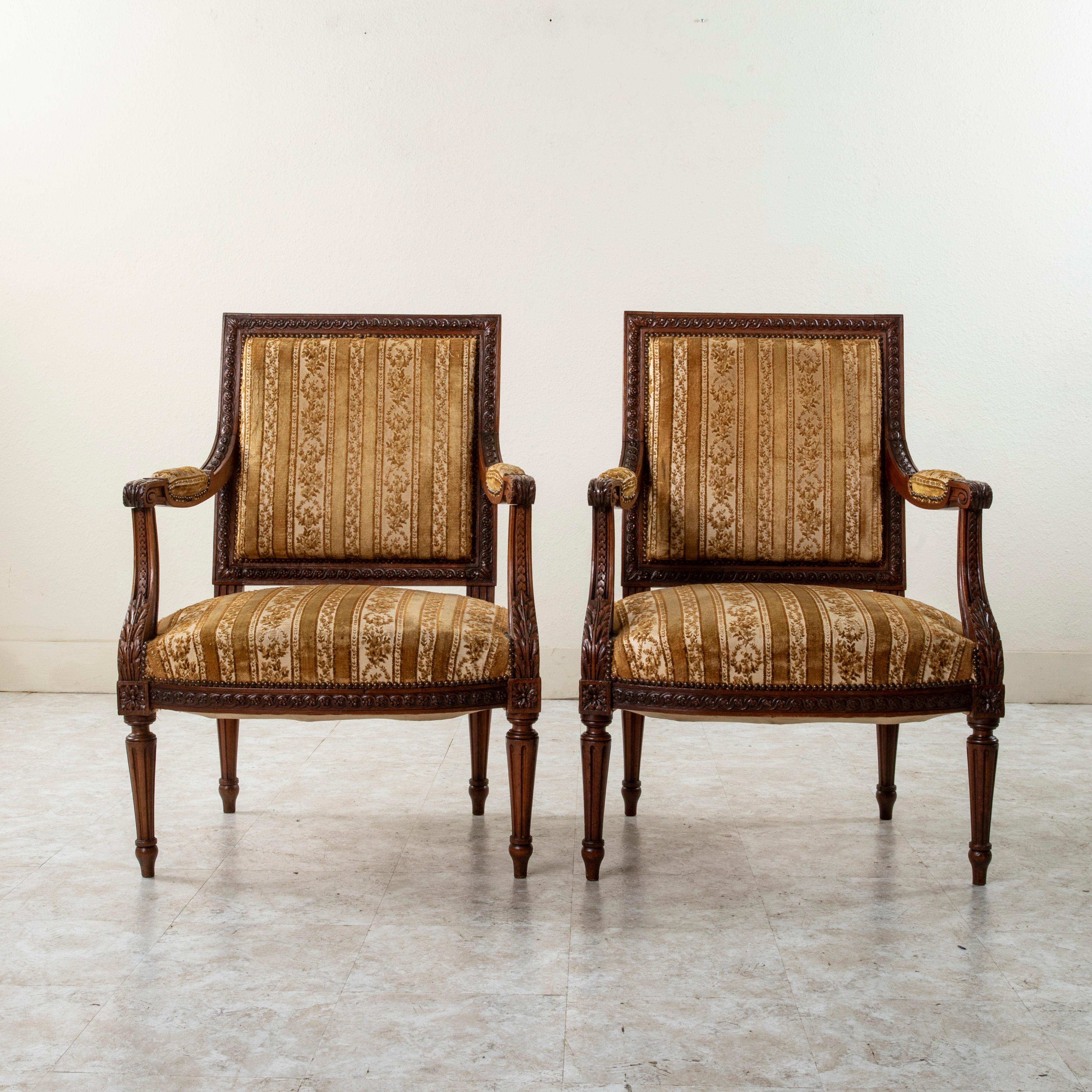 Hand-Carved Pair of Late 19th Century French Louis XVI Style Hand Carved Walnut Armchairs For Sale