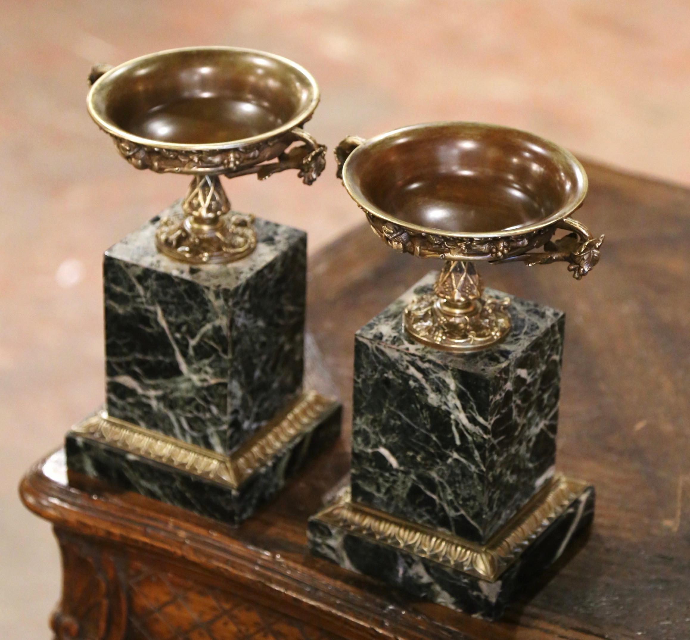Pair of Late 19th Century French Marble and Bronze Vide-Poches Urns Tazza Dishes In Excellent Condition For Sale In Dallas, TX