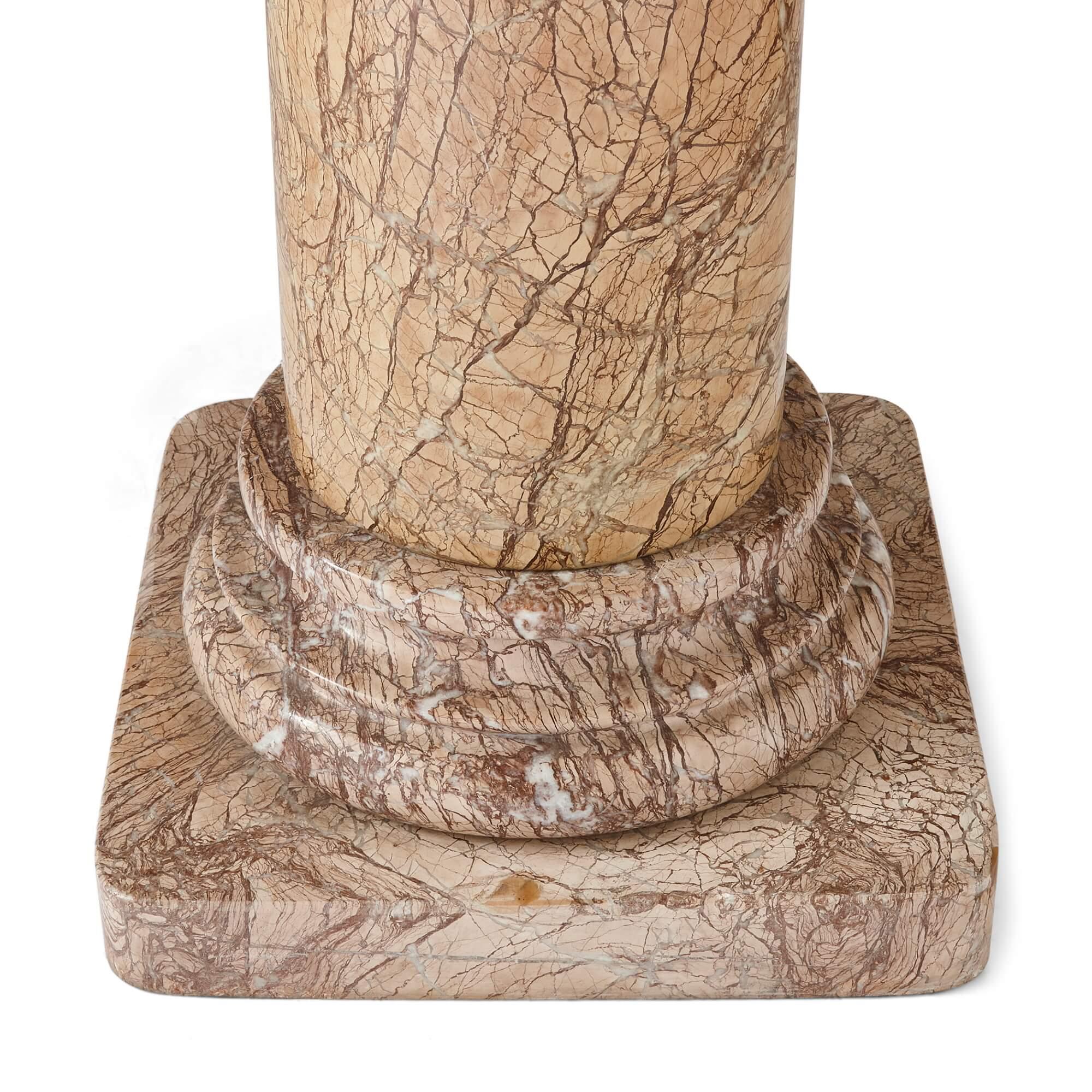 Pareja de pedestales de columna de mármol franceses de finales del siglo XIX Francés en venta