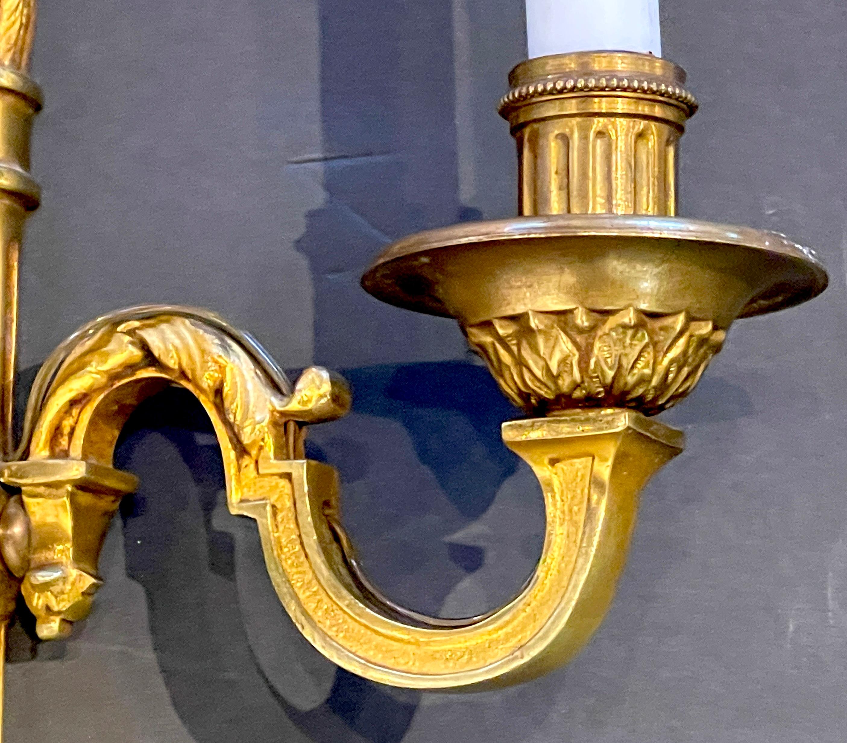 Paar französische Goldbronze-Wandleuchter im neoklassischen Stil des späten 19. Jahrhunderts, Regence  im Angebot 2