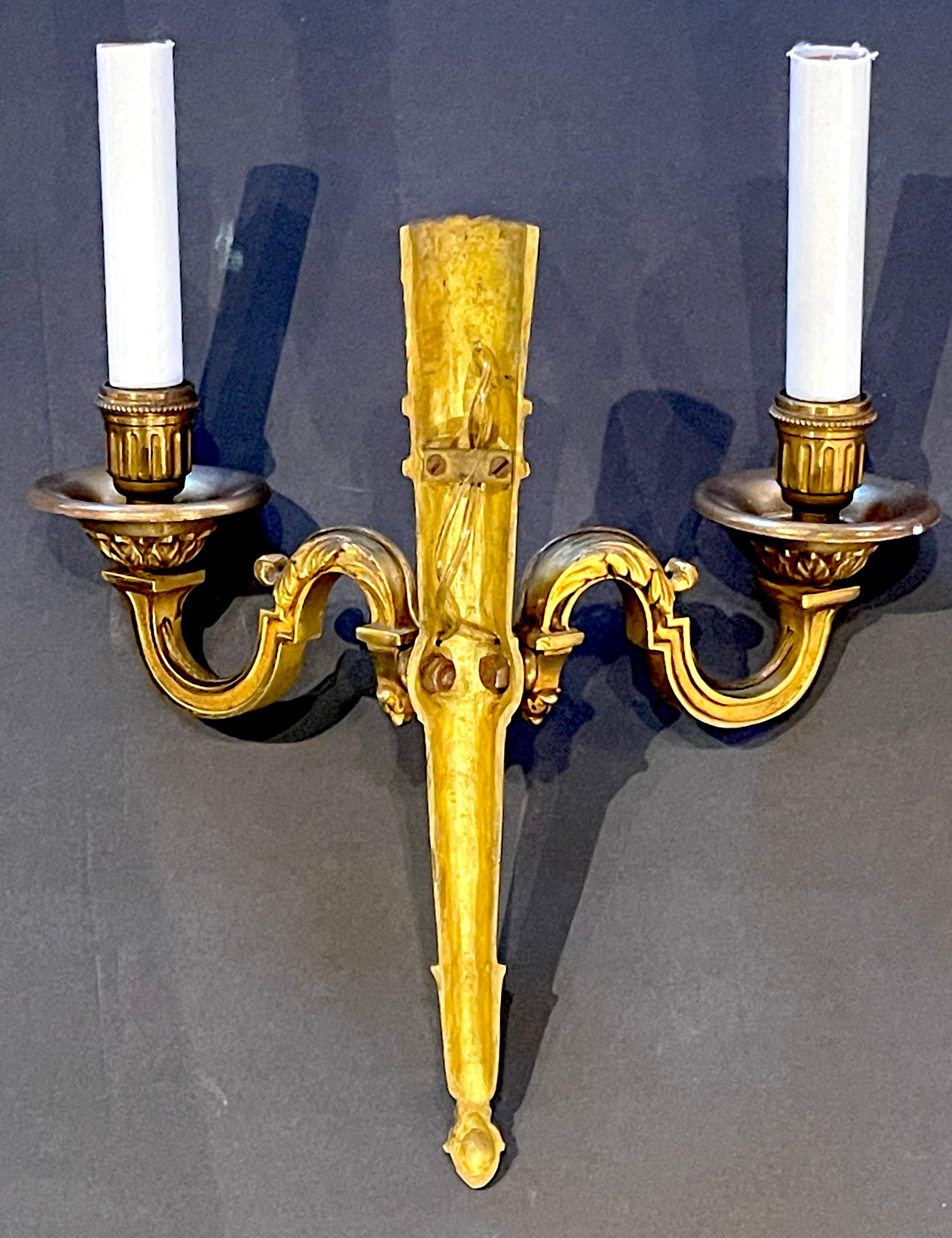 Paar französische Goldbronze-Wandleuchter im neoklassischen Stil des späten 19. Jahrhunderts, Regence  im Angebot 3
