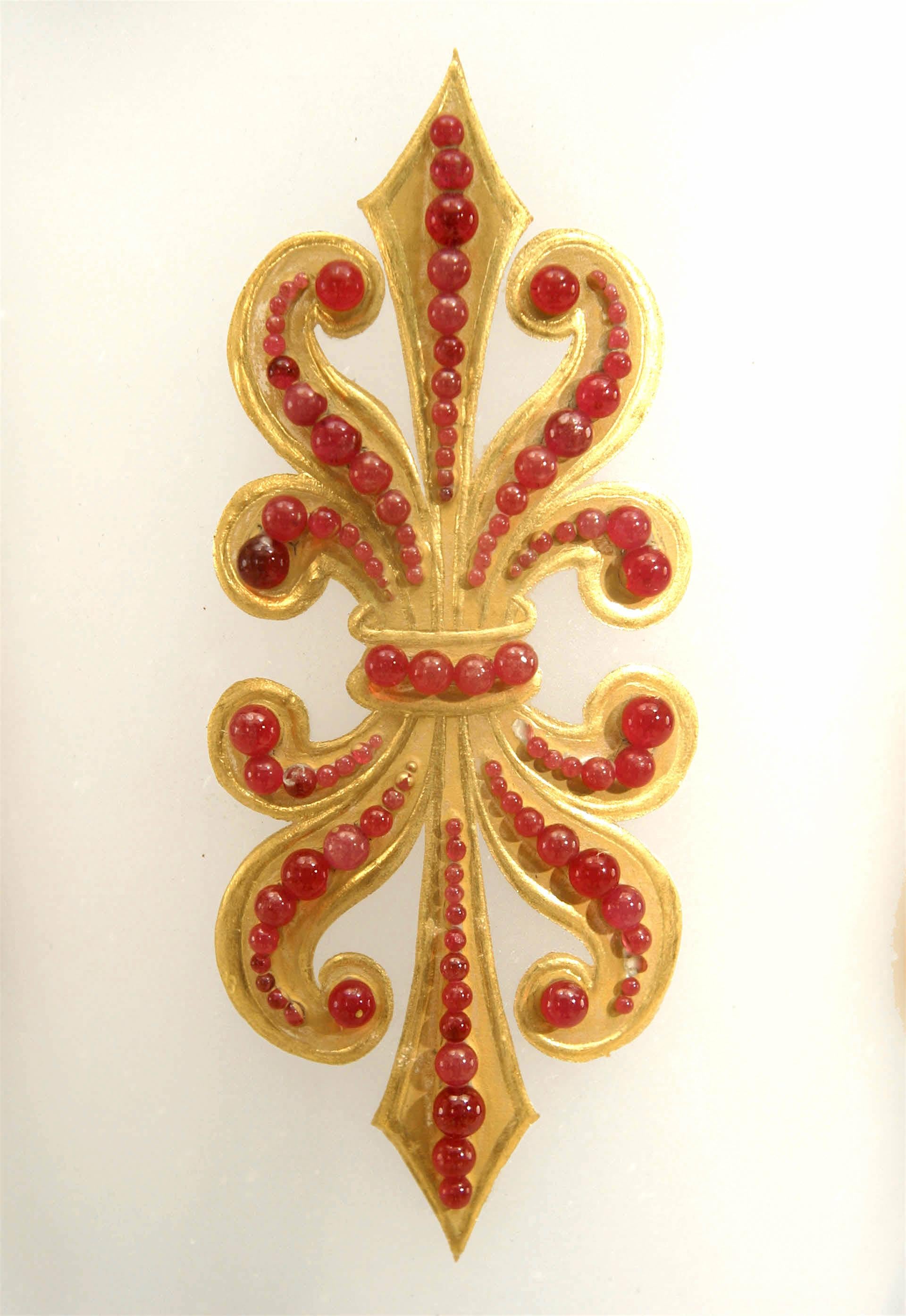 PAIRE de vases en verre blanc opalin et rouge Jewelers de l'époque victorienne, de forme fuselée. (PRIX PAR PAIRE).