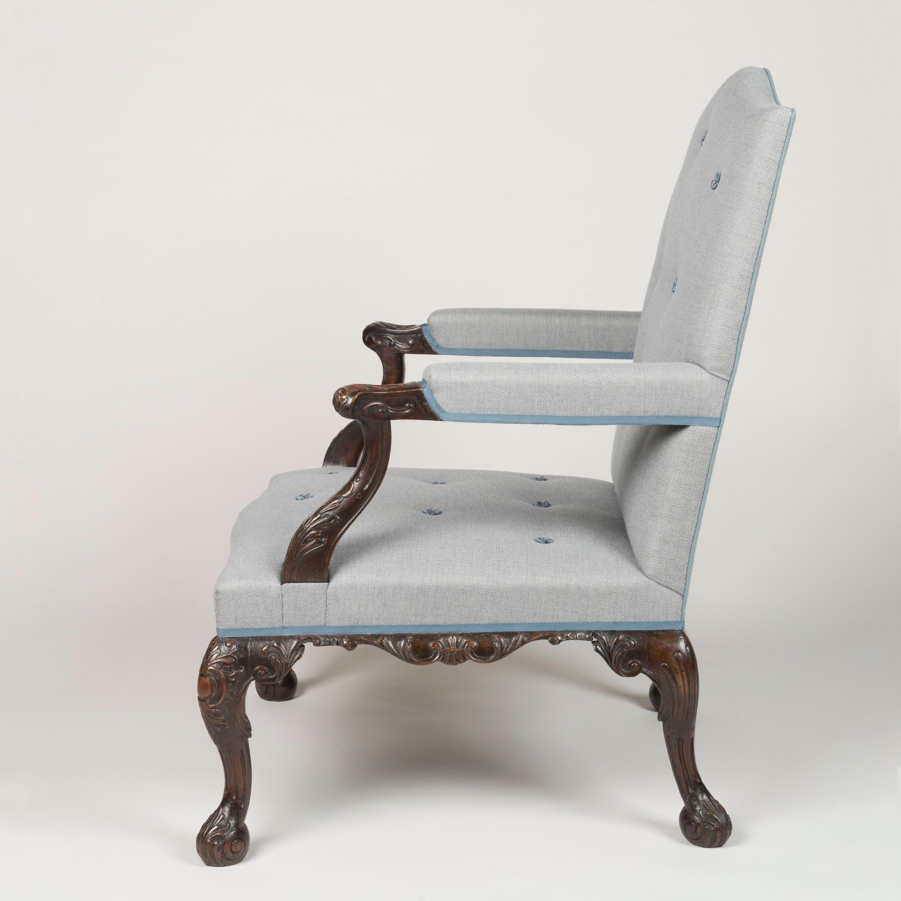 XIXe siècle Paire de chaises Gainsborough anglaises de style George II de la fin du 19e siècle en vente