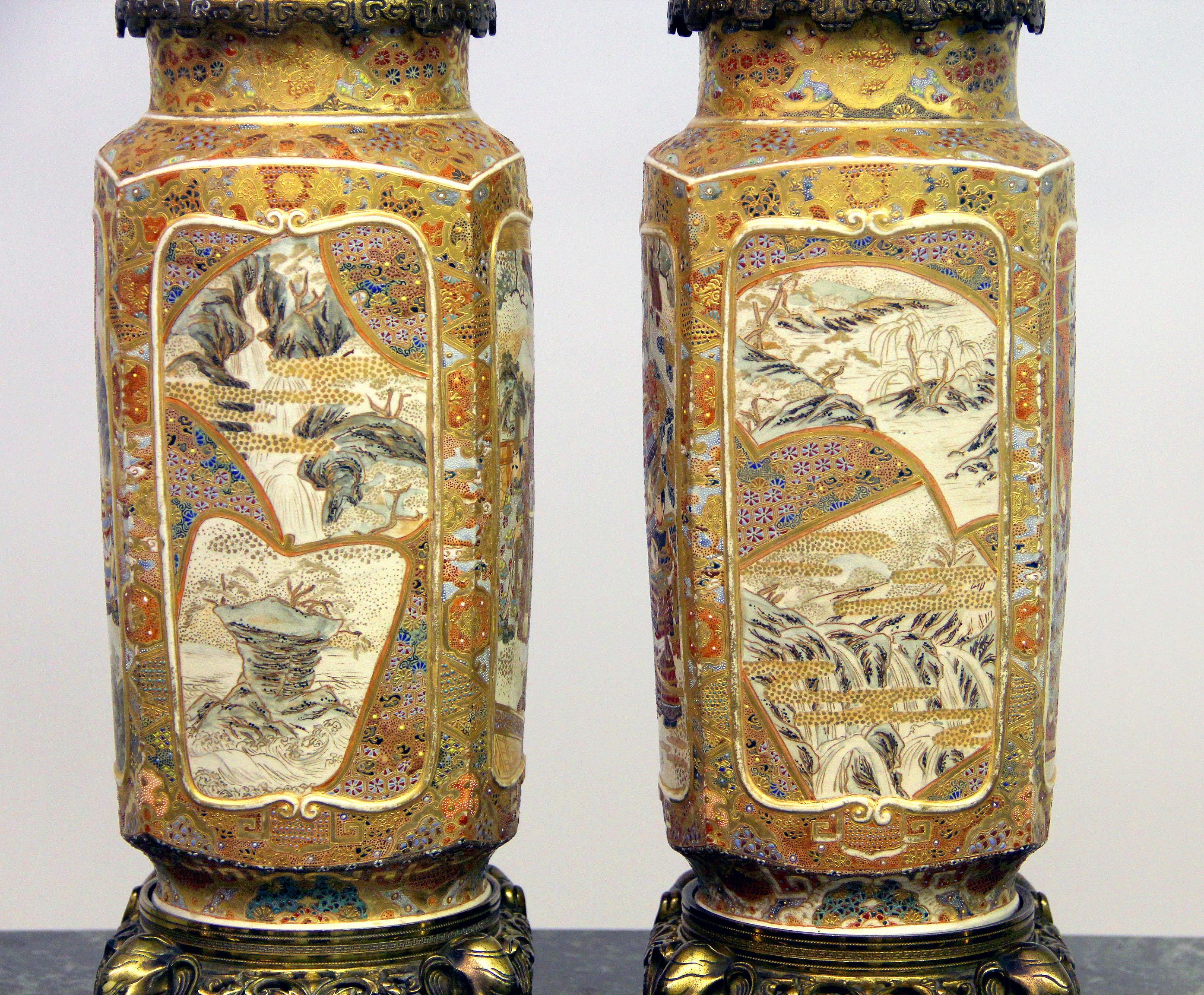 Belle Époque Paire de lampes en bronze doré et porcelaine japonaise Satsuma de la fin du XIXe siècle en vente